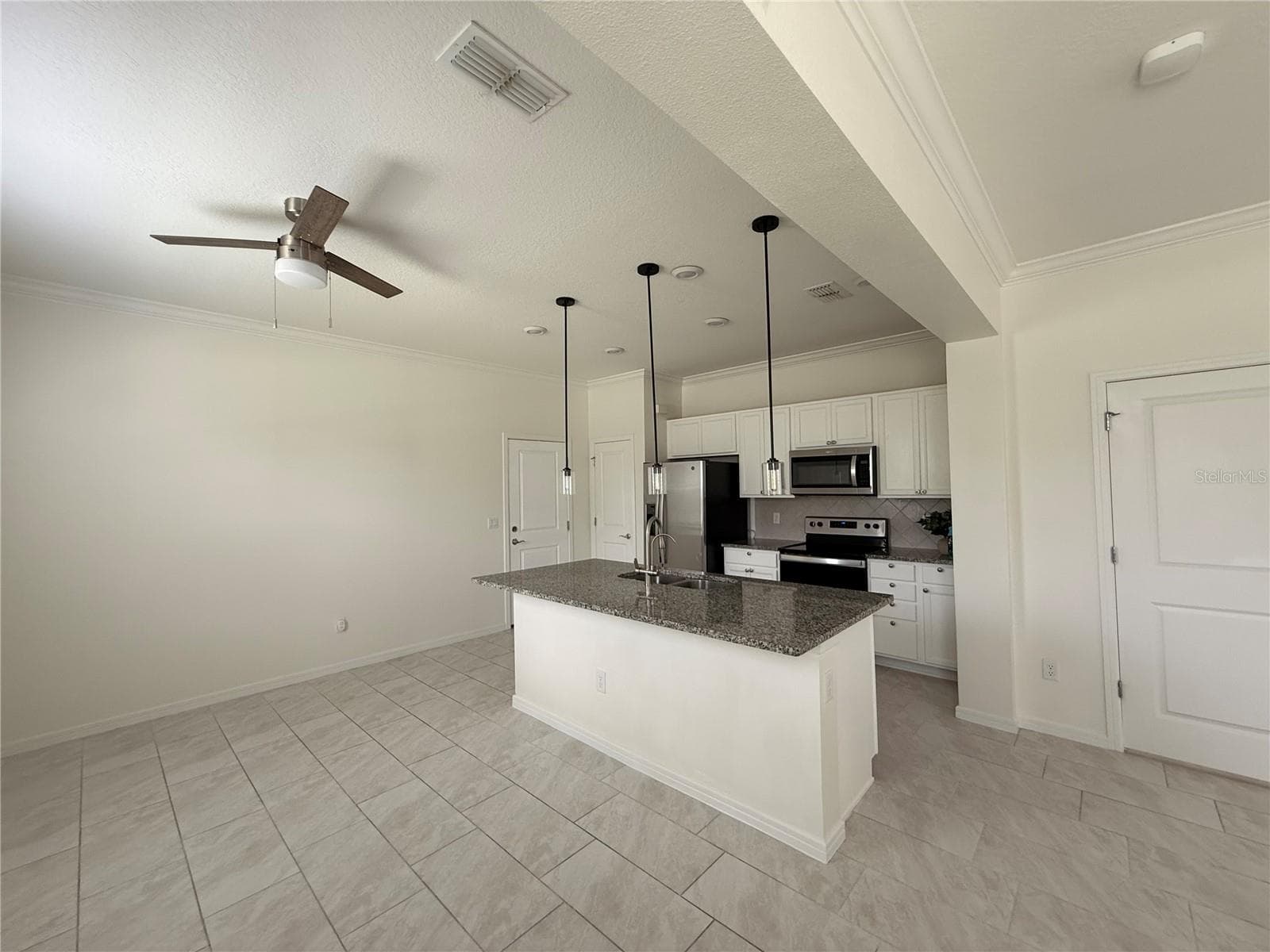 Townhouse at 14486 SAPELO BEACH DR, ORLANDO, photo 7 of 31