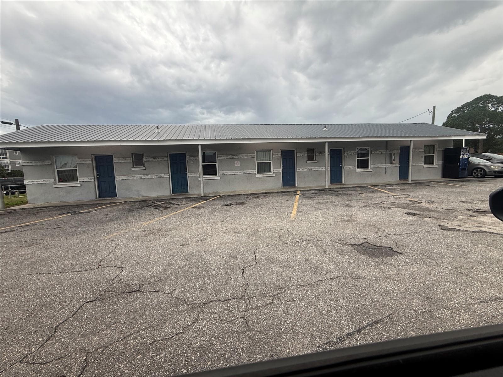 5 Room Motel Building #1. - 6435 W HILLSBOROUGH AVE, TAMPA