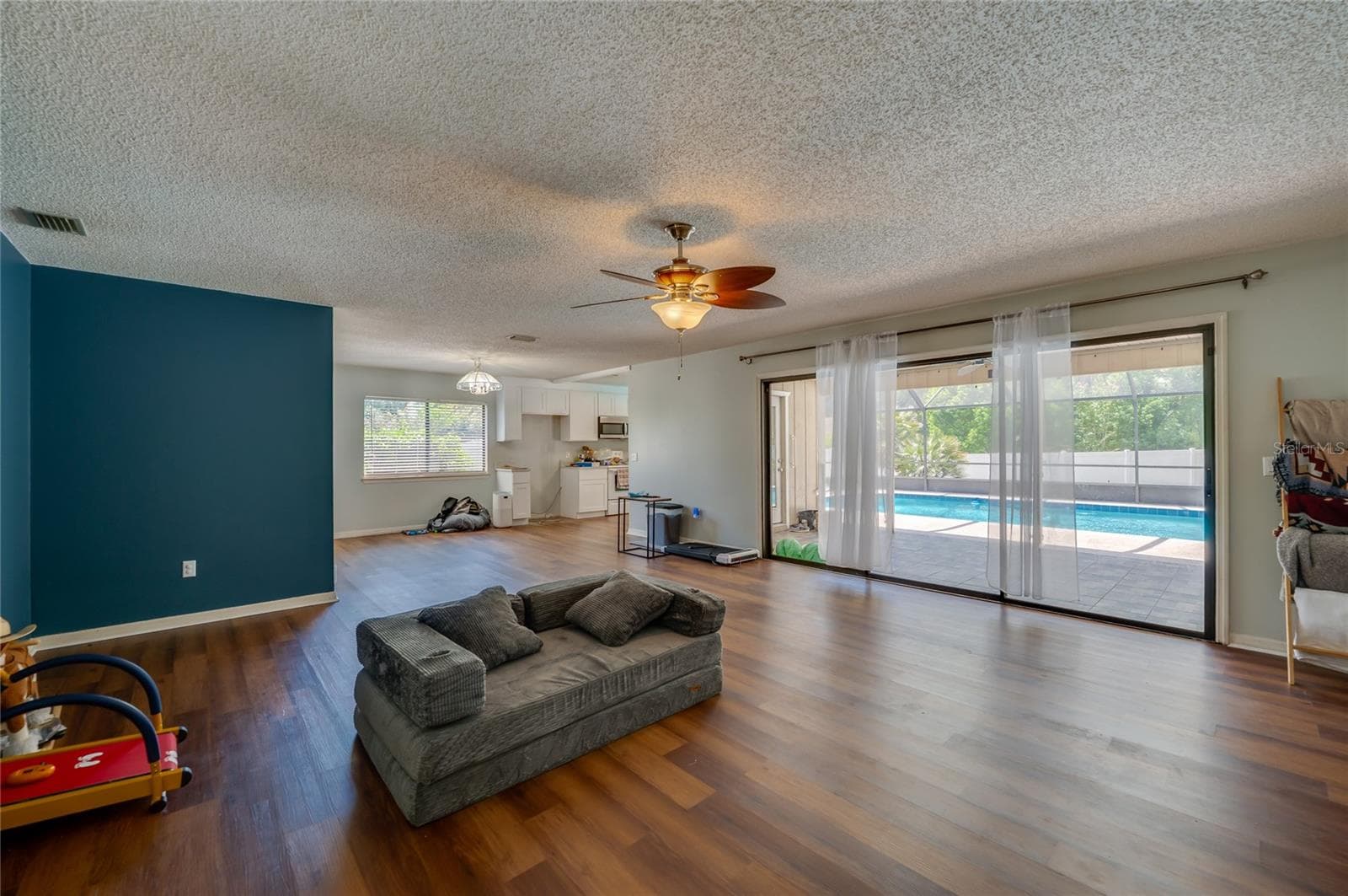 Great Room - Living and Dining Room - 1040 W VILLAGE GREEN RD, DELAND