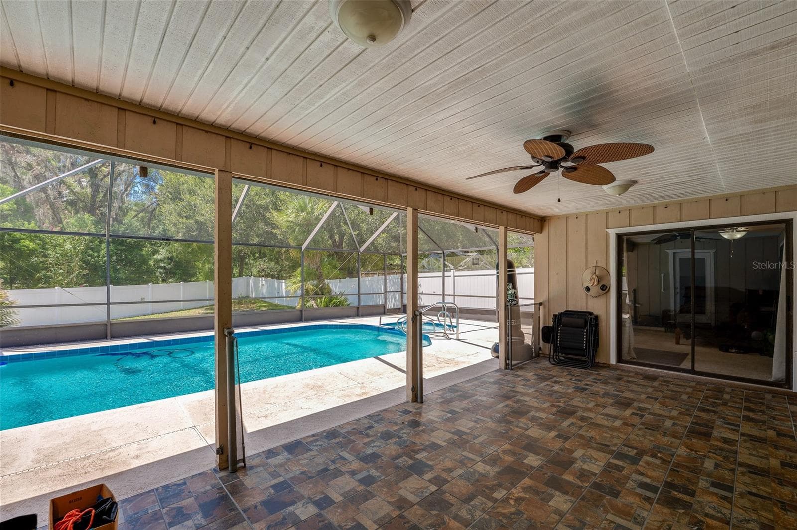 Large porch - 1040 W VILLAGE GREEN RD, DELAND