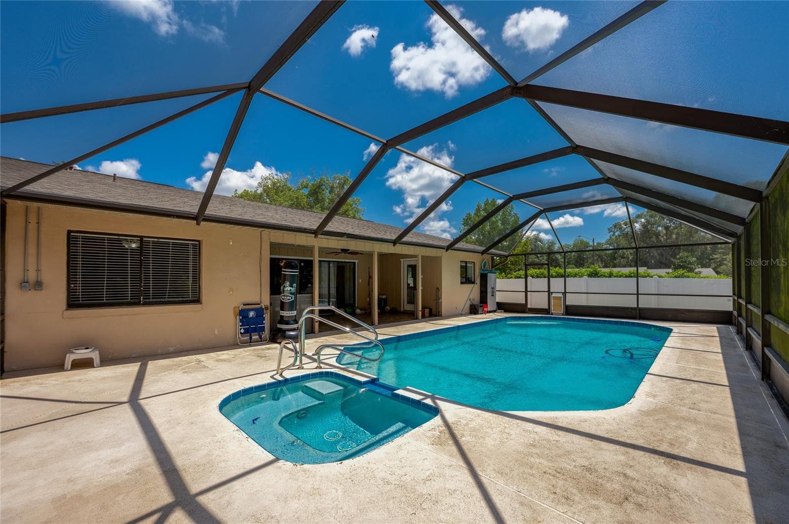 Beautiful screened in pool & spa! - 1040 W VILLAGE GREEN RD, DELAND