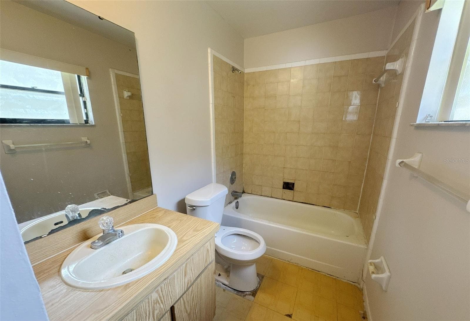 Half Duplex at 762 KINGS COVE CT, ORLANDO, photo 11 of 14