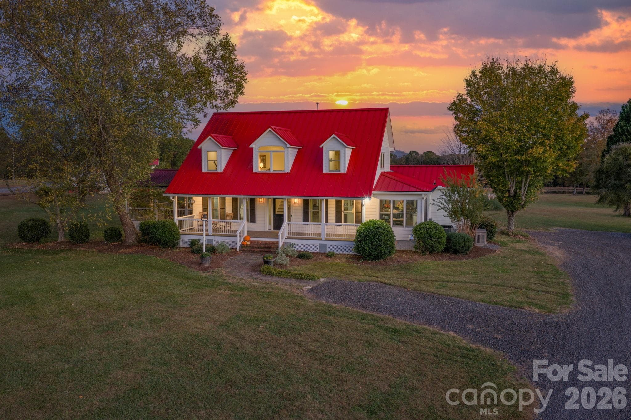 Custom built farm house w/ extensive renovations (2020-2021) - 1260 Beaver Island Trail Road, Walnut Cove
