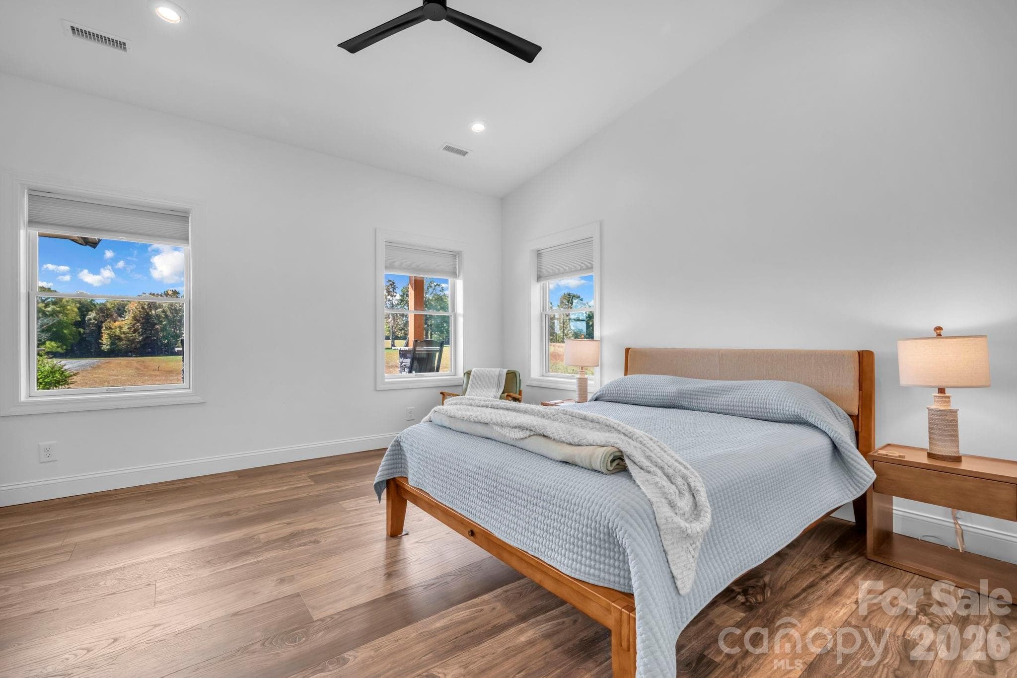 Guest bedroom w/ ceiling fan - 1260 Beaver Island Trail Road, Walnut Cove