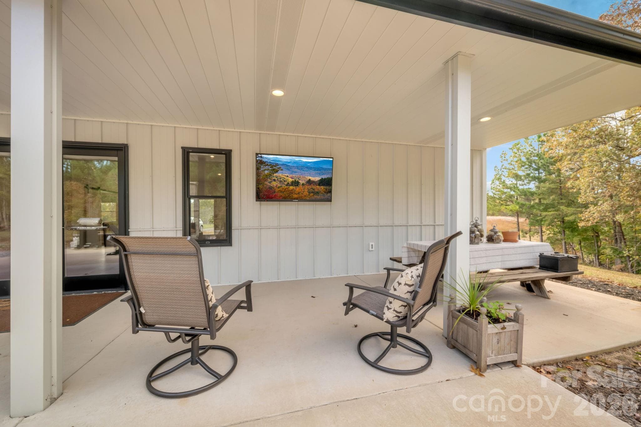 Private covered back porch - 1260 Beaver Island Trail Road, Walnut Cove