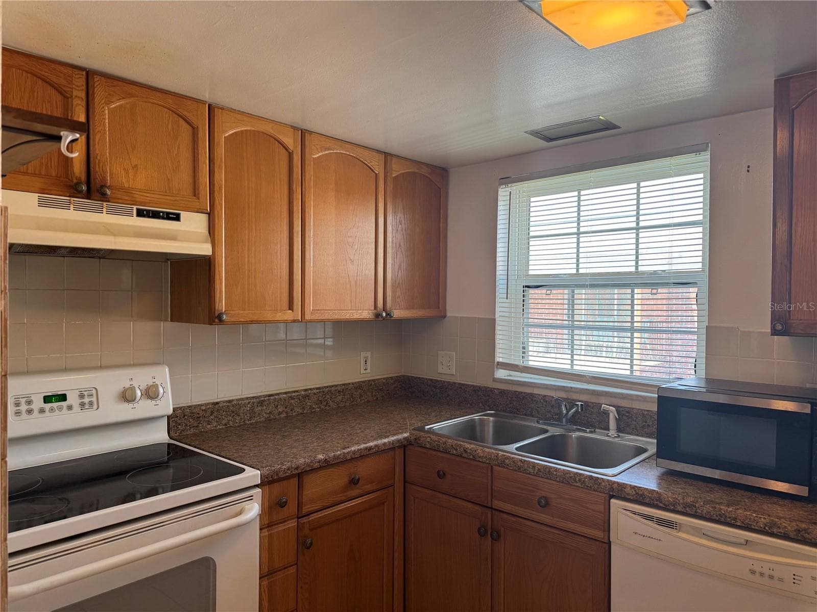 Condominium at 8542 10TH ST N #C, ST PETERSBURG, photo 3 of 22