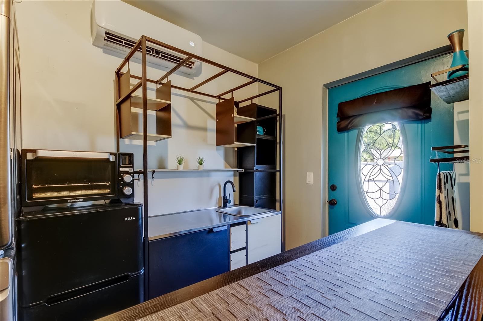 kitchenette in garage with mini split - 375 10TH AVE N, SAFETY HARBOR