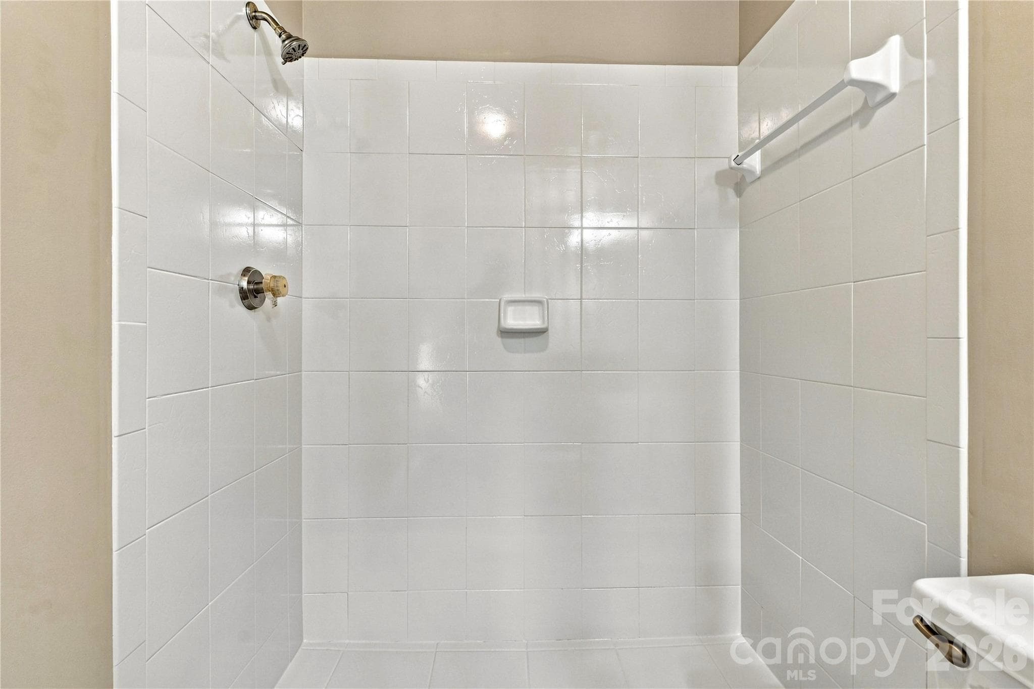 Full bathroom - 9031 J M Keynes Drive, Charlotte