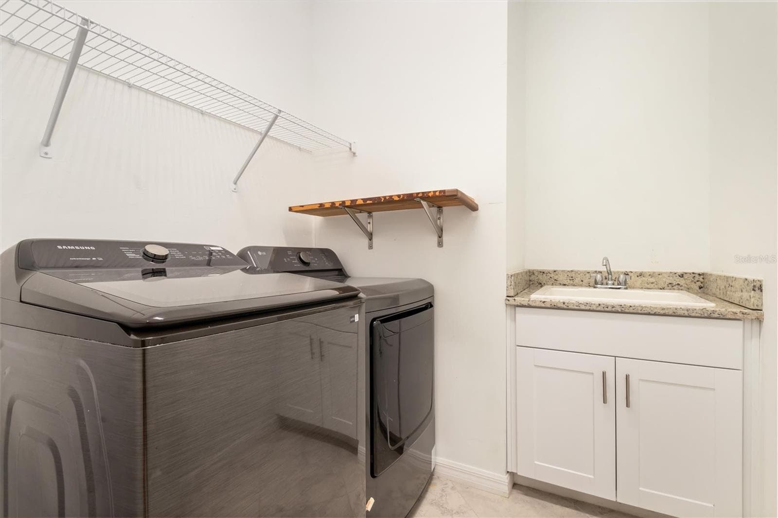 11125 Balfour St - Laundry - 11125 BALFOUR ST, VENICE