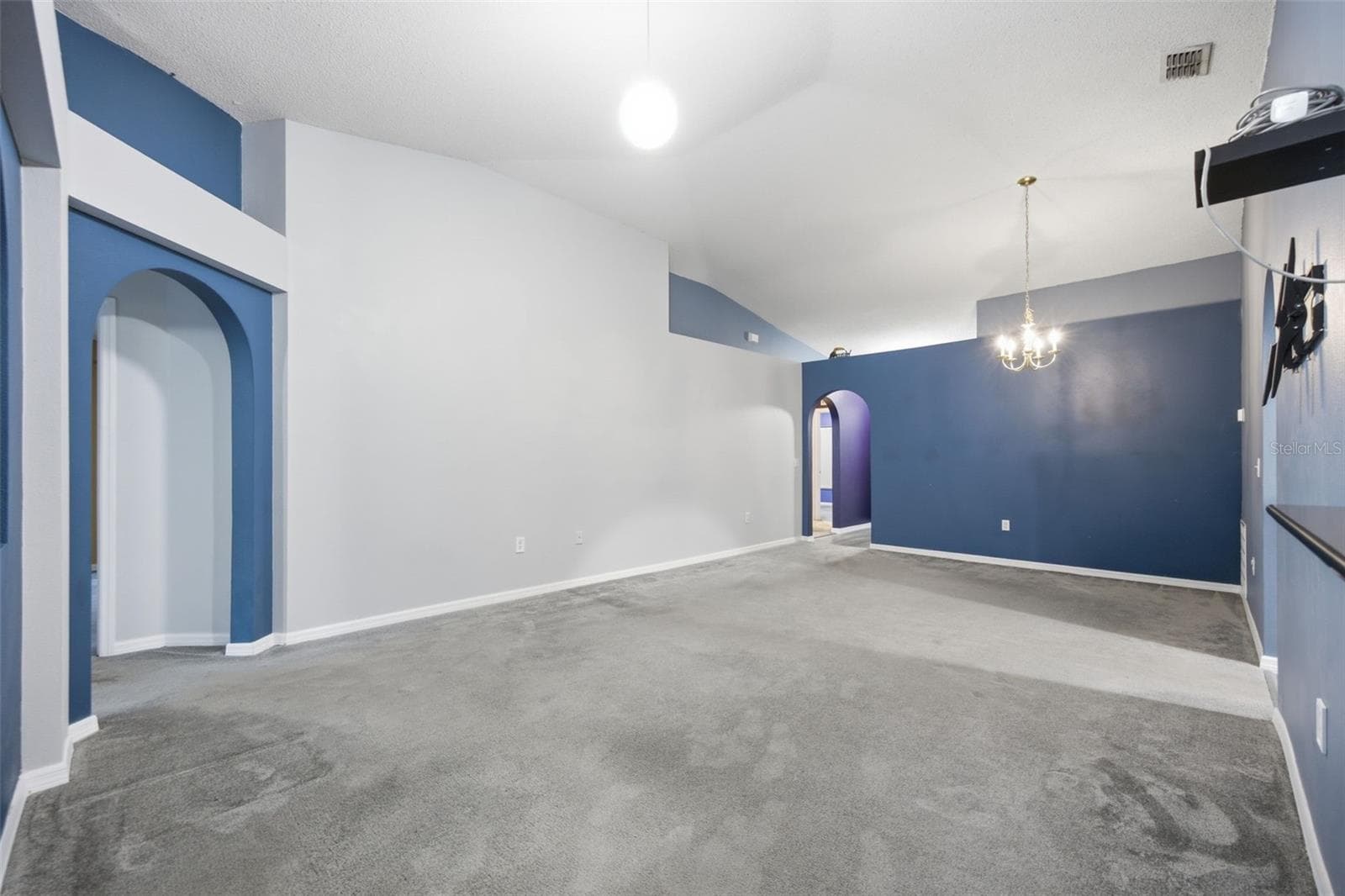 HUGE living room - 10412 FLY FISHING ST, RIVERVIEW