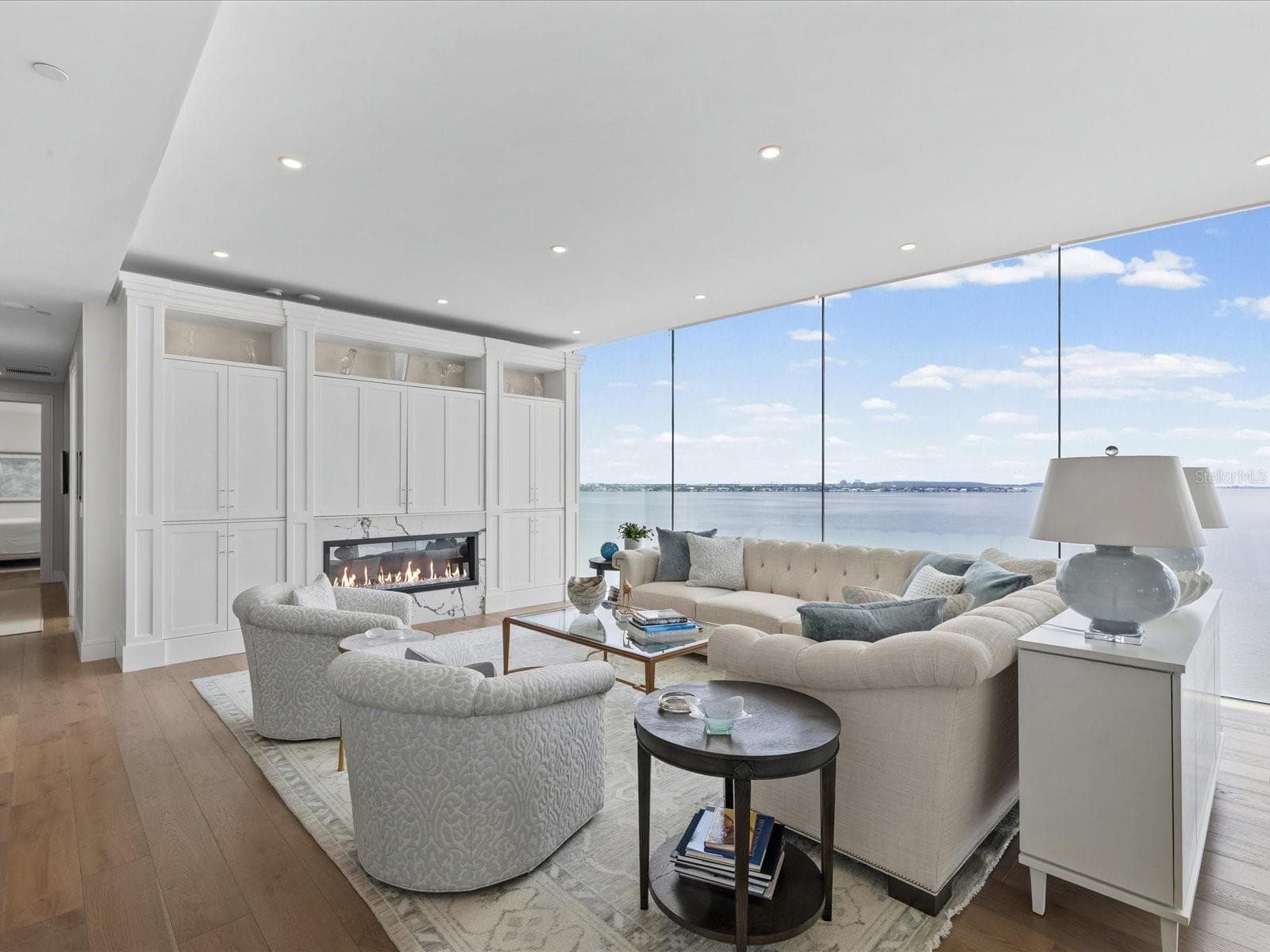 Living room - 2619 BAYSHORE BLVD #900, TAMPA