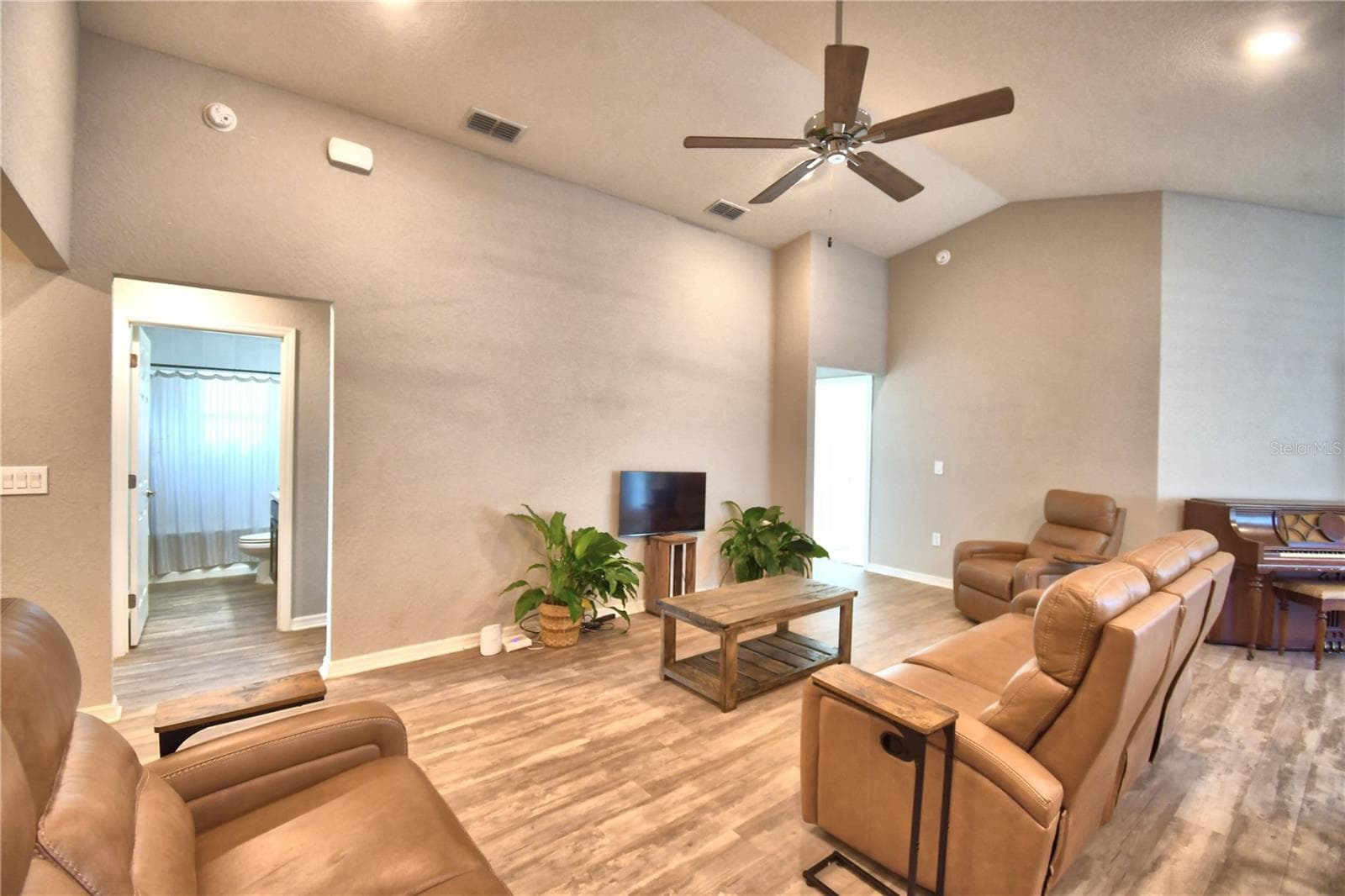 Single Family Residence at 1390 MEZZAVALLE WAY, AUBURNDALE, photo 10 of 64