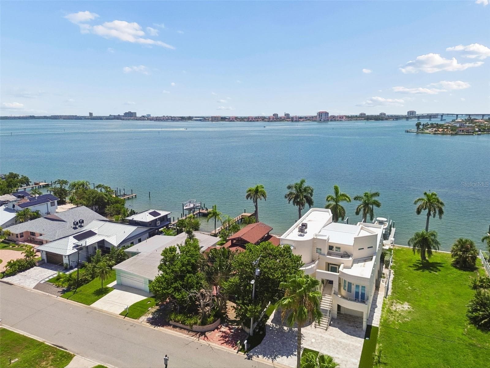 Single Family Residence at 720 BOCA CIEGA ISLE DR, ST PETE BEACH, photo 4 of 23