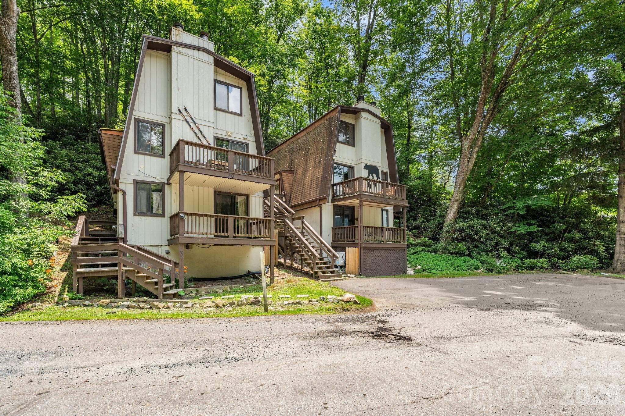 30 Creekside Drive