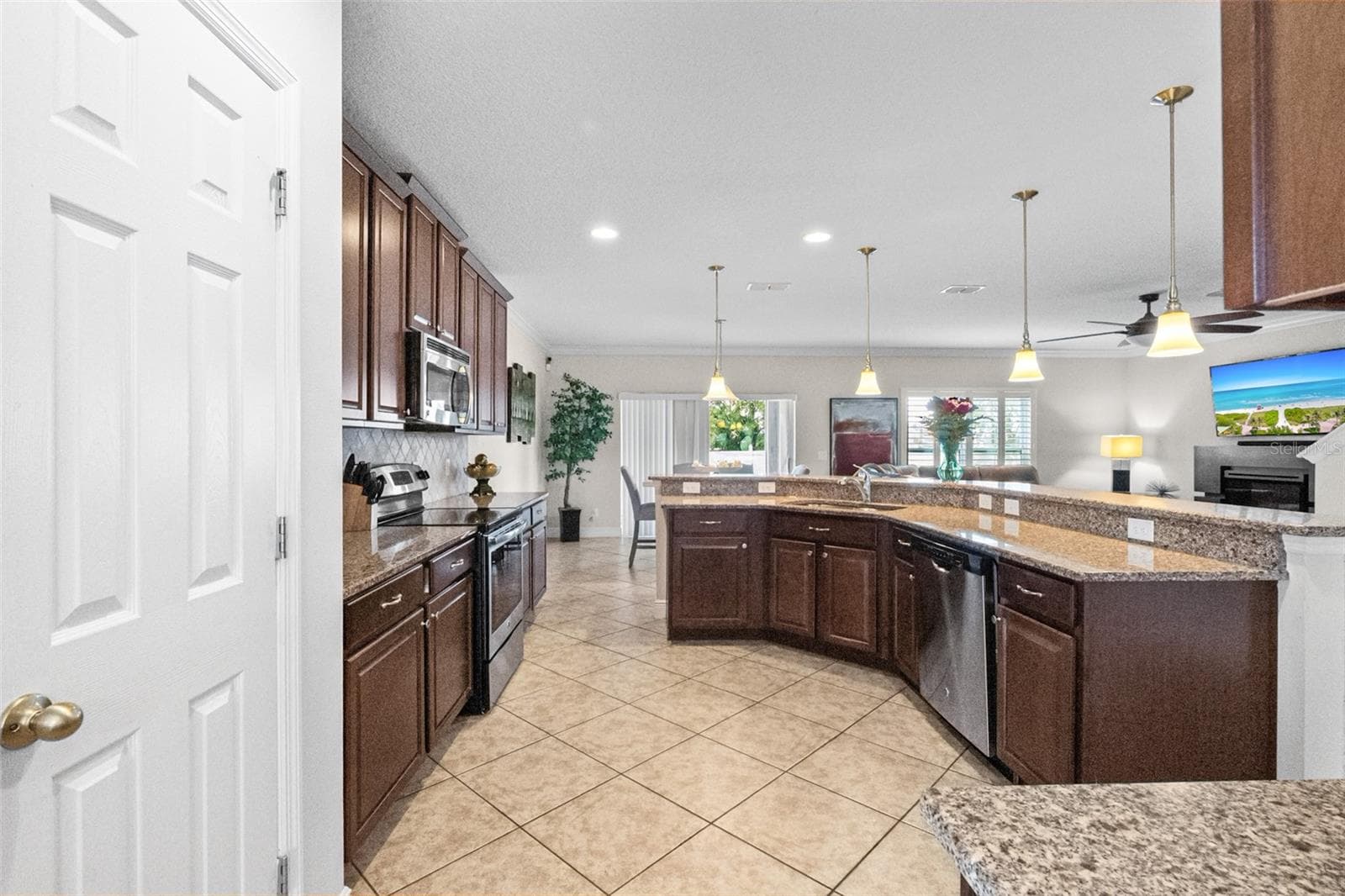 Single Family Residence at 301 SPARROW HAWK DR, GROVELAND, photo 8 of 87