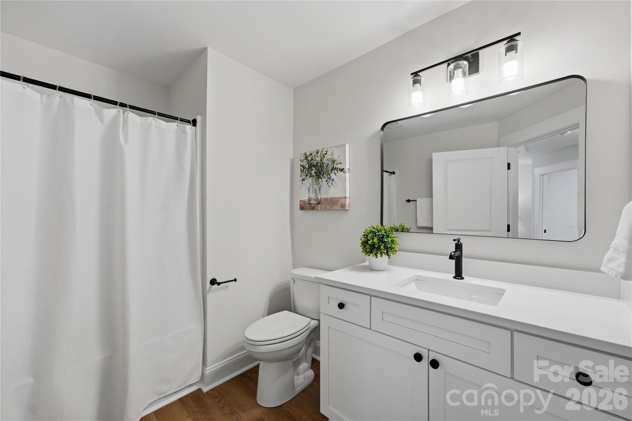 Hall bath - 14133 Woodhurst Lane, Mint Hill