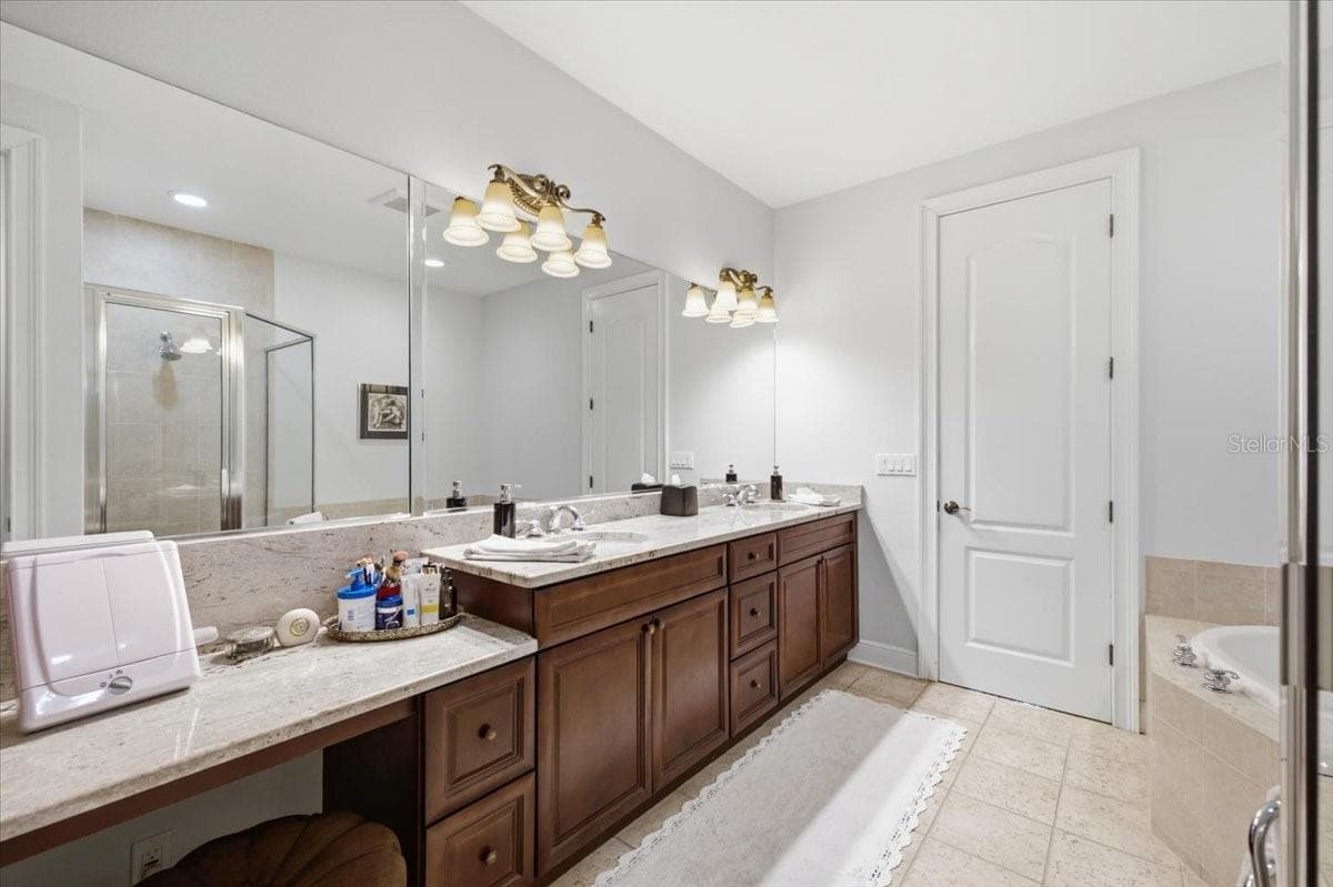 Townhouse at 114 E DAVIS BLVD #8, TAMPA, photo 24 of 52