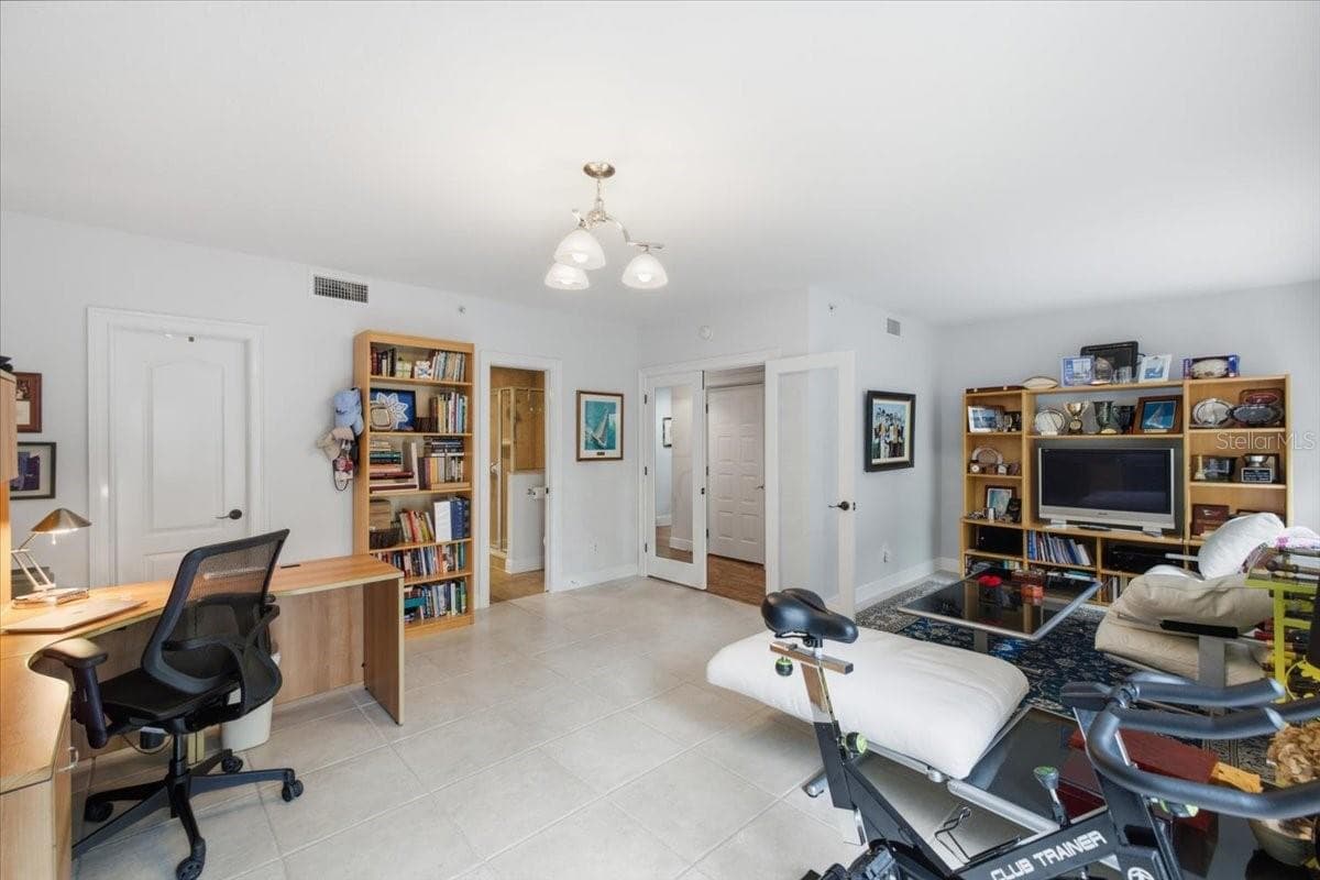 Townhouse at 114 E DAVIS BLVD #8, TAMPA, photo 34 of 52