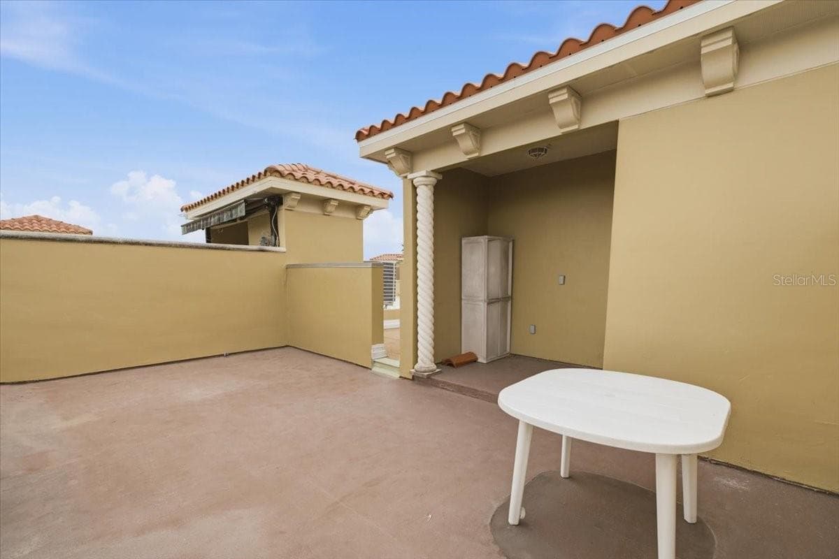 Townhouse at 114 E DAVIS BLVD #8, TAMPA, photo 44 of 52