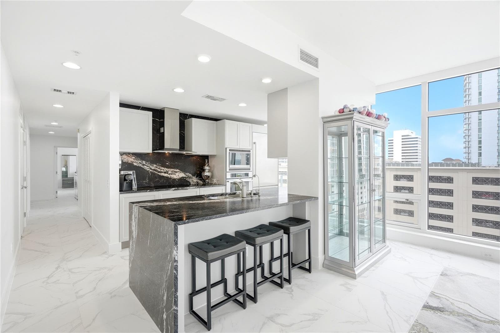 Condominium at 175 1ST ST S #1008, ST PETERSBURG, photo 7 of 37
