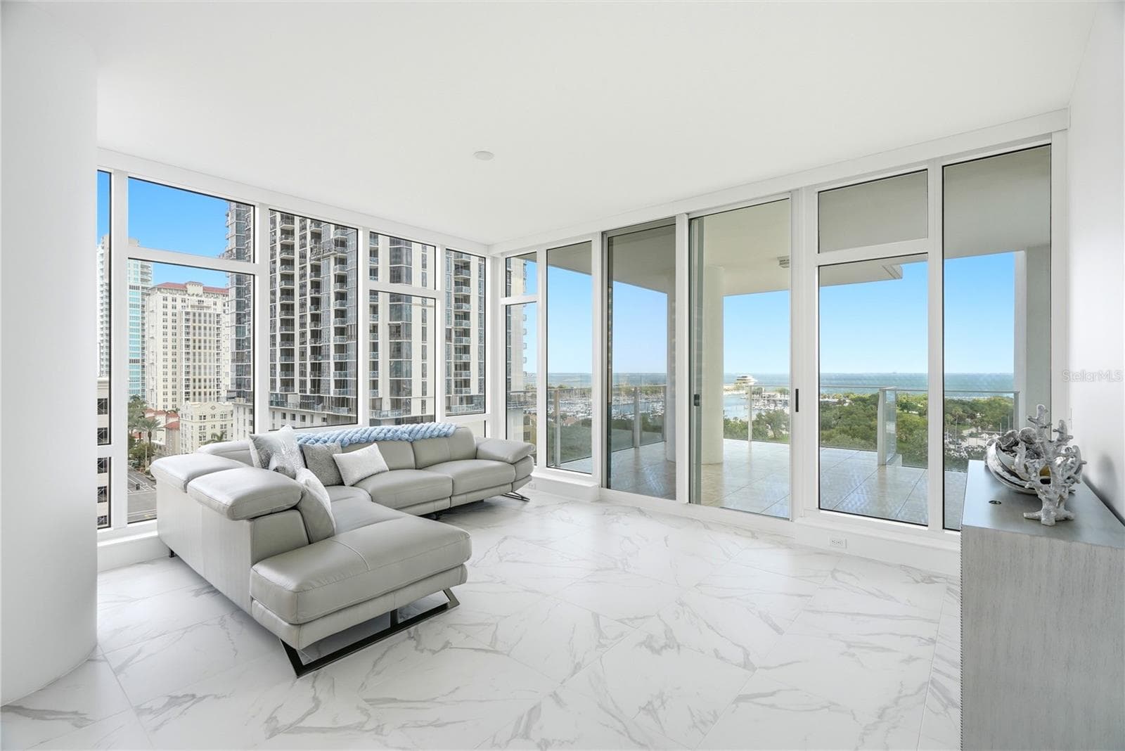 Condominium at 175 1ST ST S #1008, ST PETERSBURG, photo 14 of 37