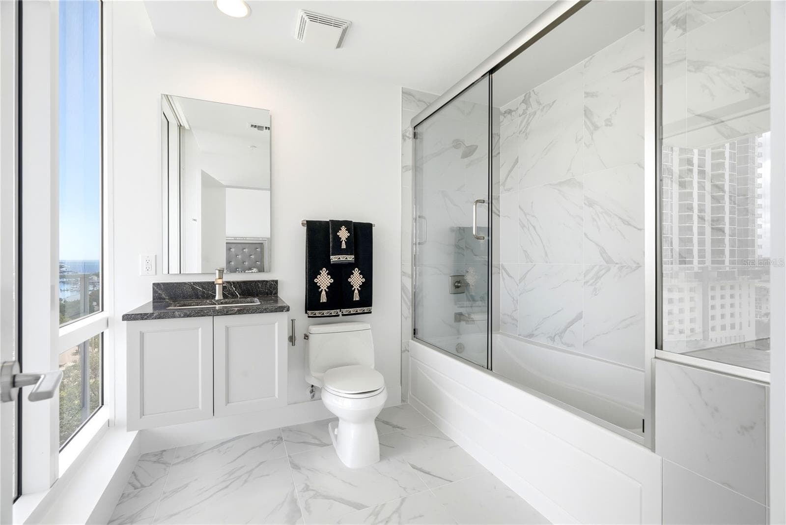 Condominium at 175 1ST ST S #1008, ST PETERSBURG, photo 23 of 37