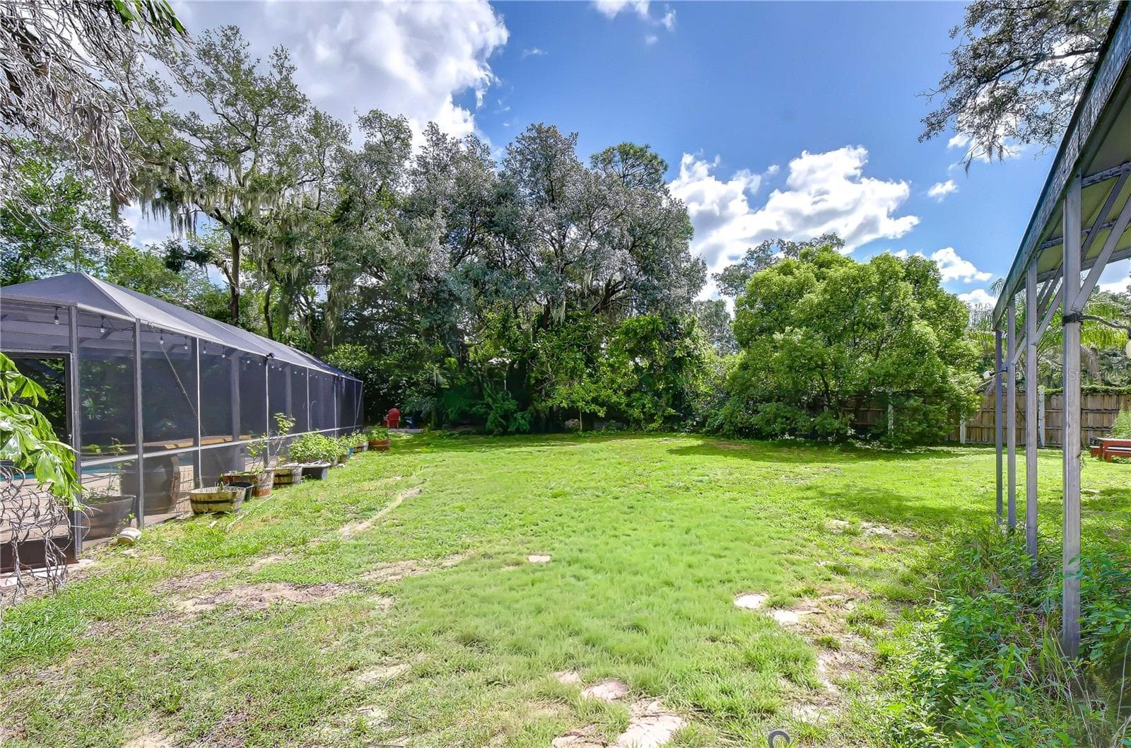 Fully fenced grounds offer privacy and plenty of room to enjoy the outdoors - 901 WOODVIEW DR, BRANDON