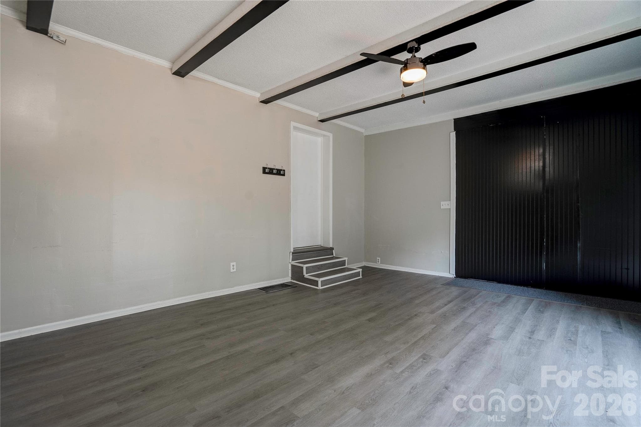 Living Room - 605 Meadowbrook Road, Kings Mountain