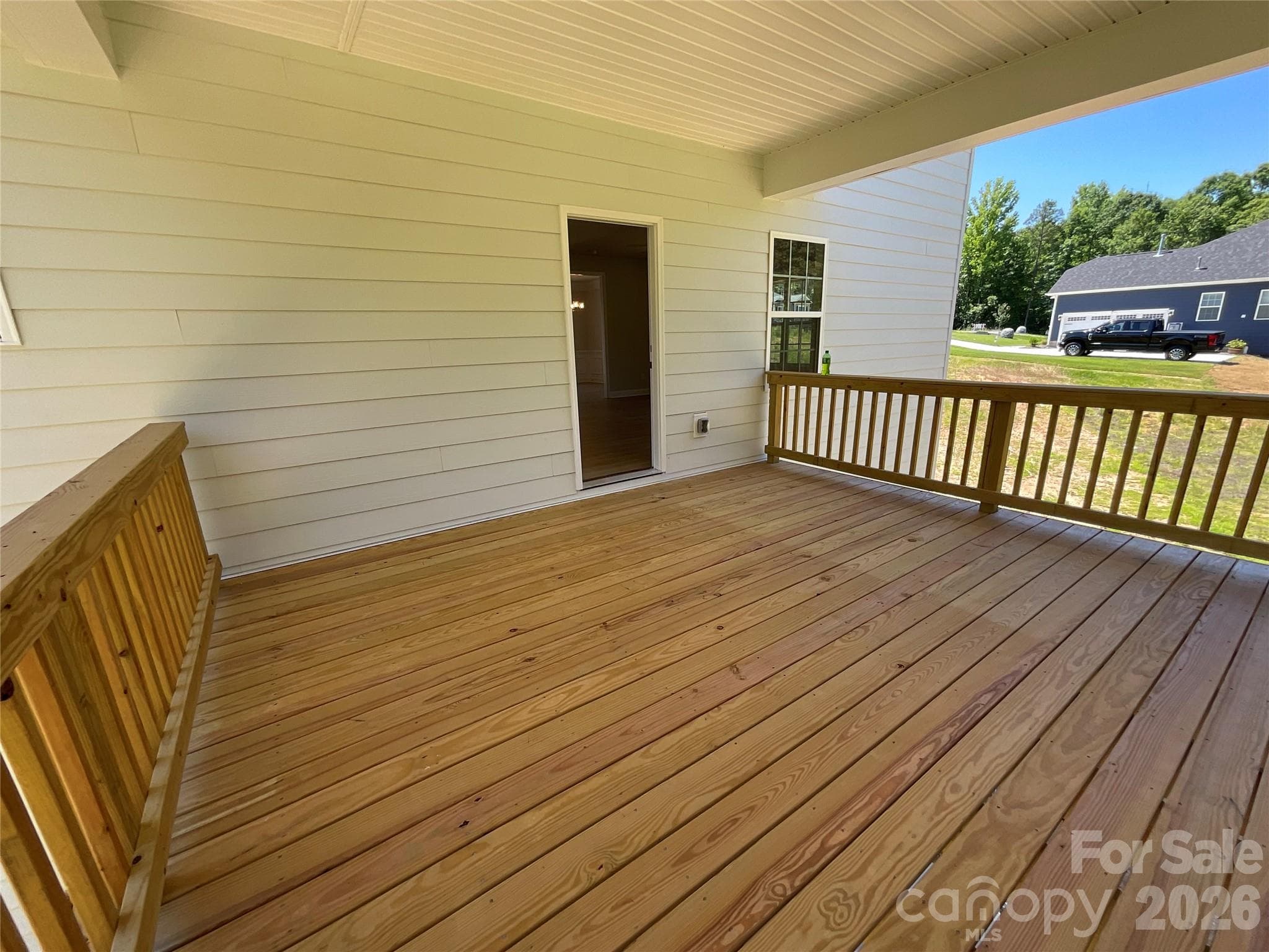 Covered back deck - 1590 Autumn Lane, York