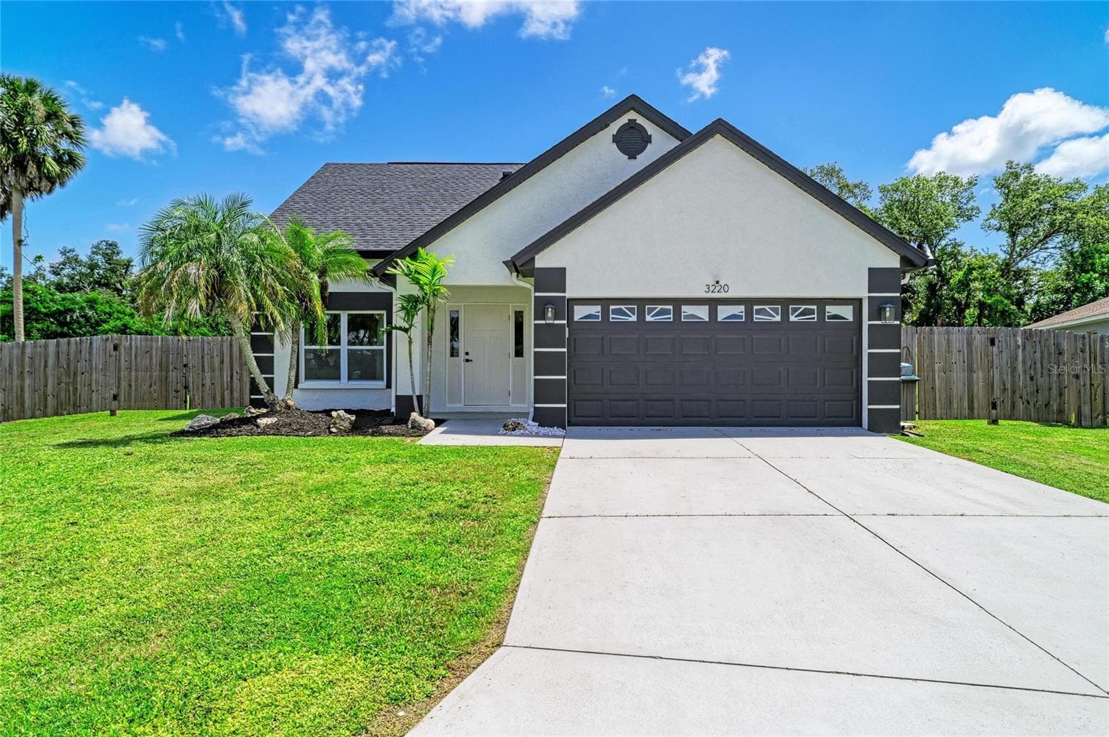 Front exterior with new roof and new exterior paint - 3220 37TH TER E, BRADENTON