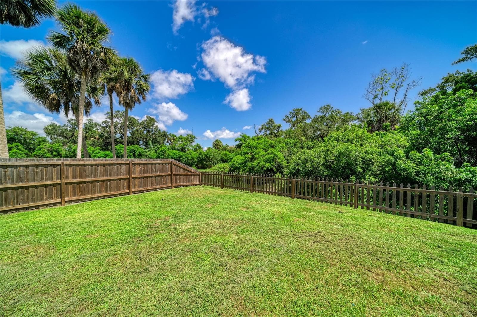 Large fenced backyard with tons of privacy. - 3220 37TH TER E, BRADENTON