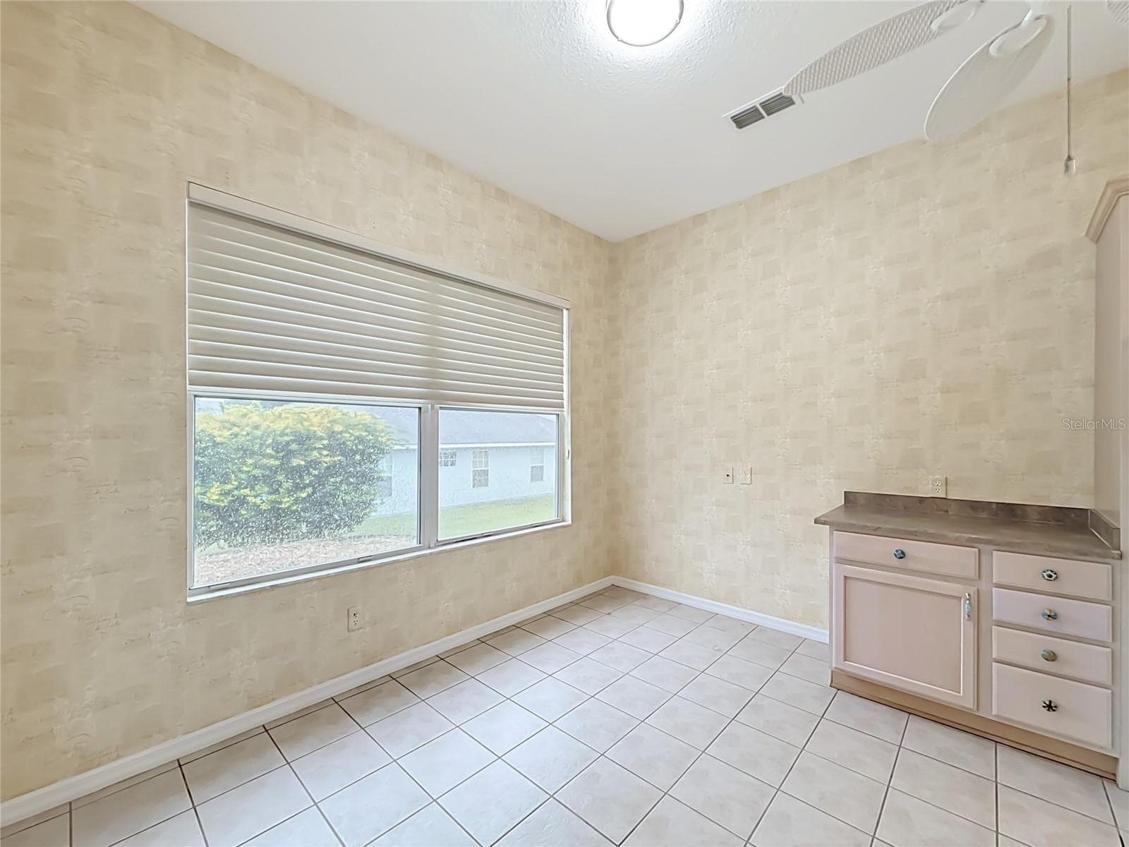 Extra cabinets in The nook - 11932 SE 179TH ST, SUMMERFIELD