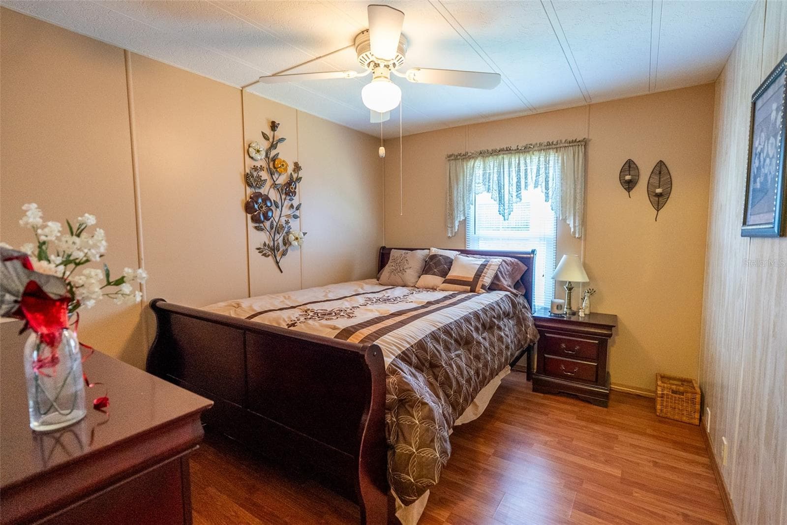 GUEST BEDROOM W/WALK-IN CLOSET - 6703 CANTERBURY DR NE, WINTER HAVEN