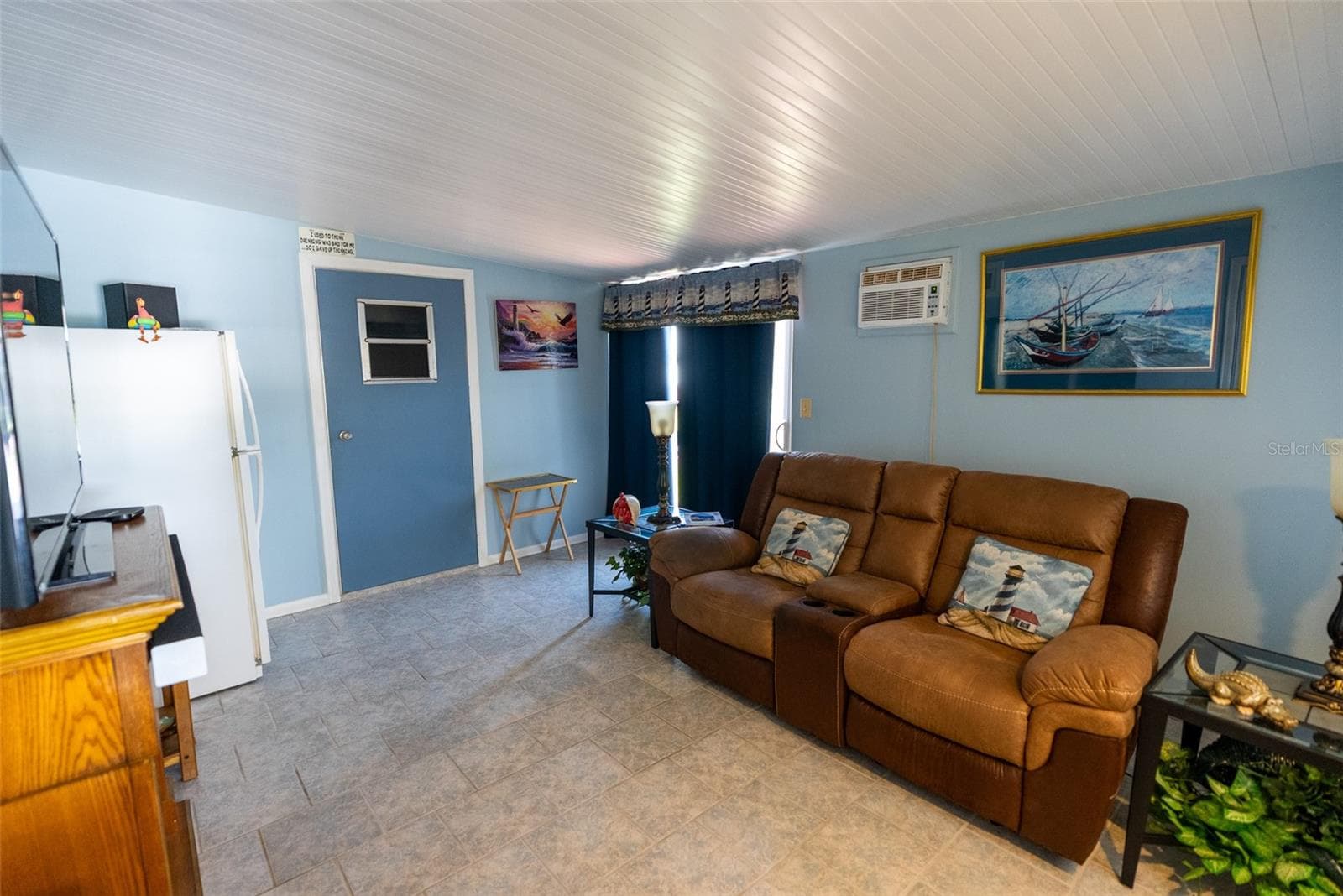 FAMILY ROOM/MAN CAVE - 6703 CANTERBURY DR NE, WINTER HAVEN