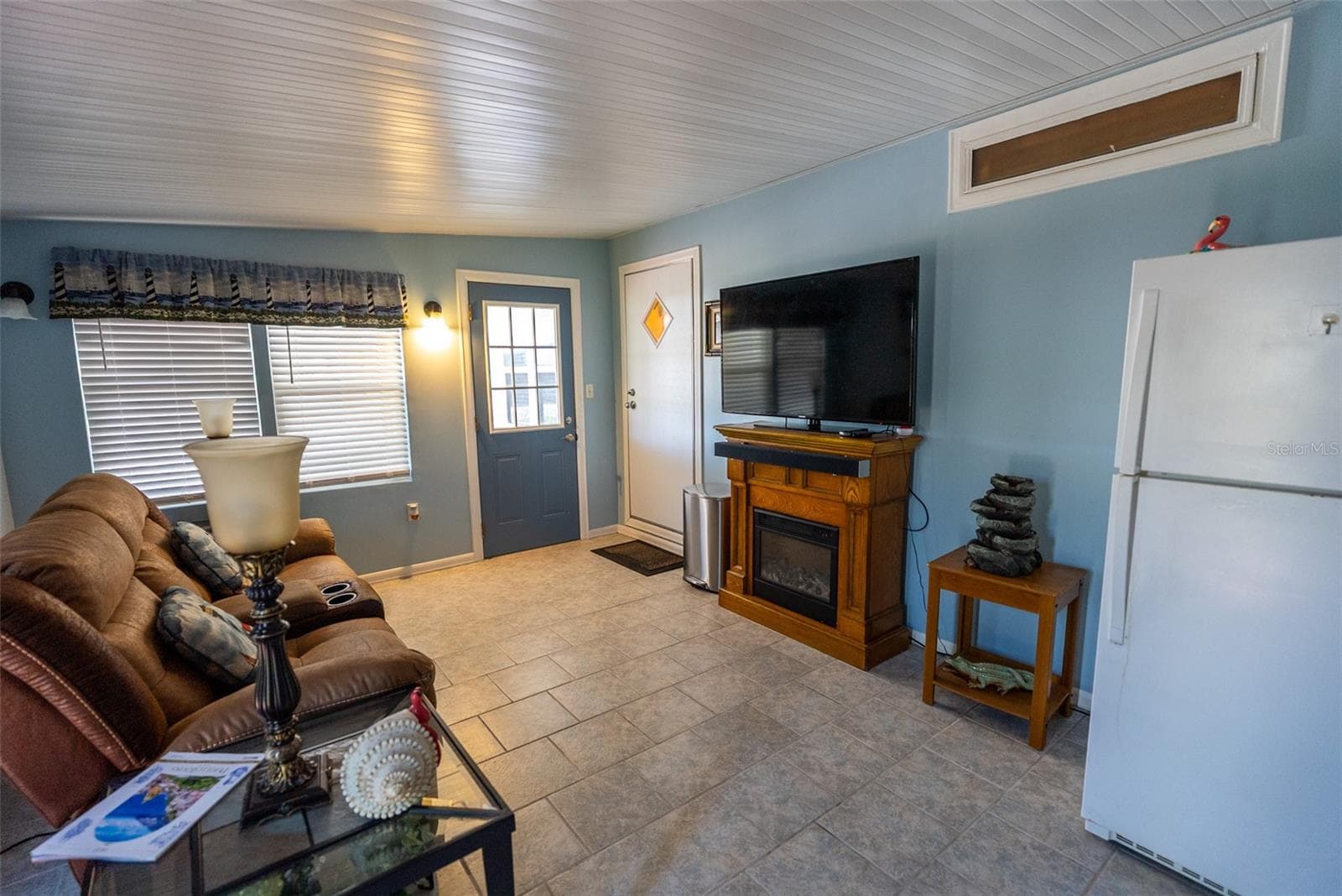 FAMILY ROOM/MAN CAVE - 6703 CANTERBURY DR NE, WINTER HAVEN