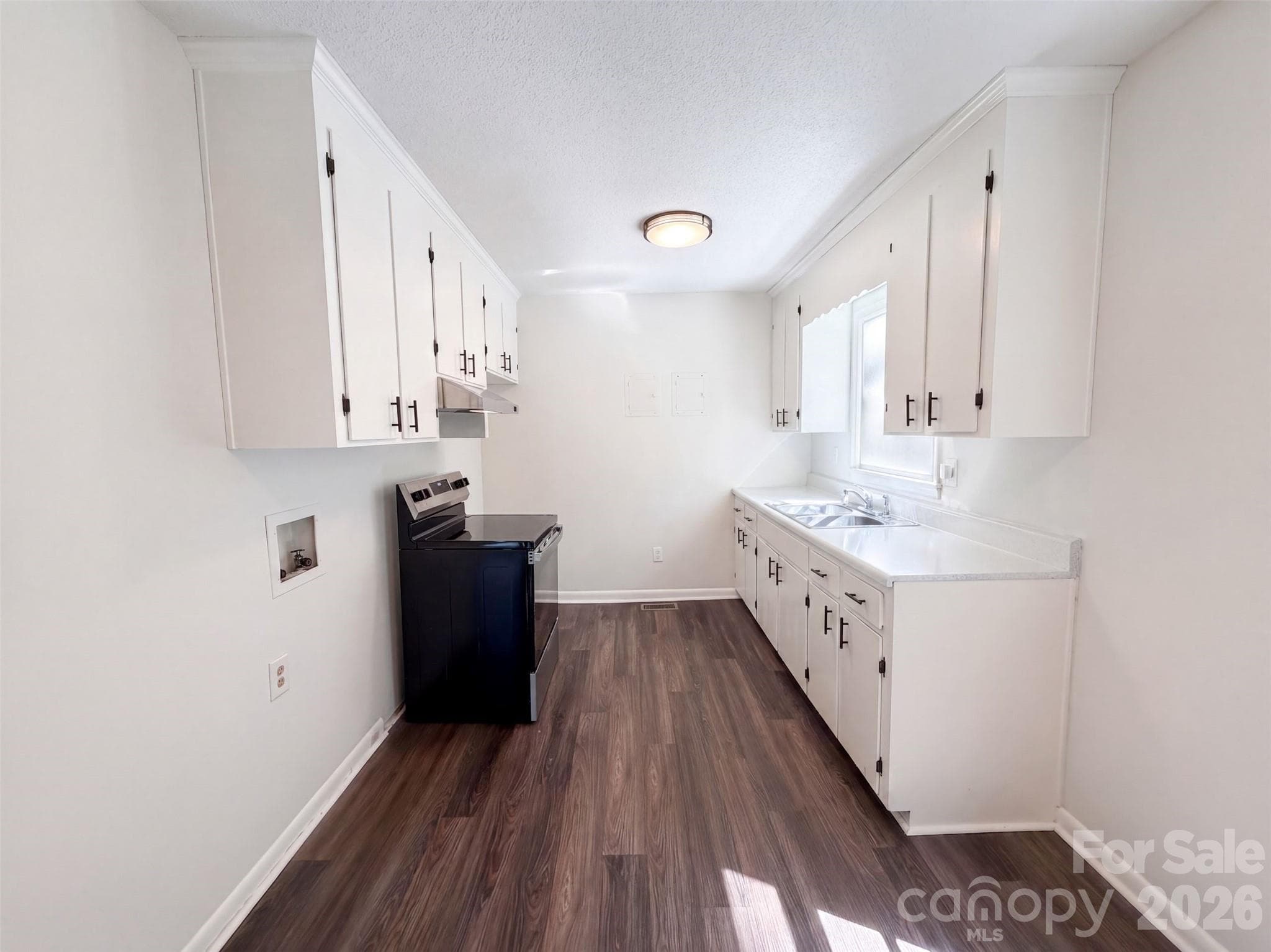 Single Family Residence at 107 Autumn Place, York, photo 6 of 15