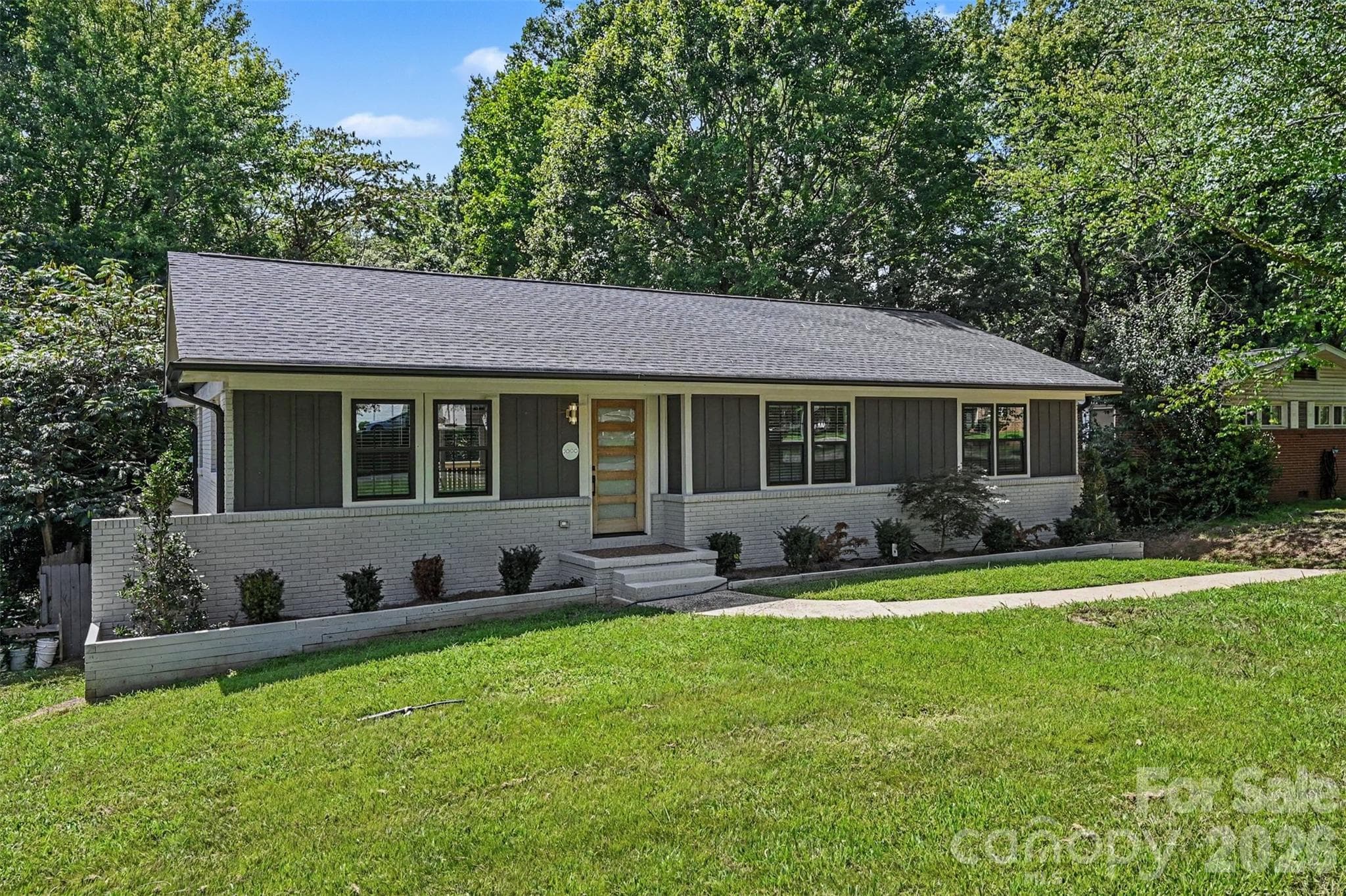 Single Family Residence at 2000 Kilborne Drive, Charlotte, photo 2 of 46