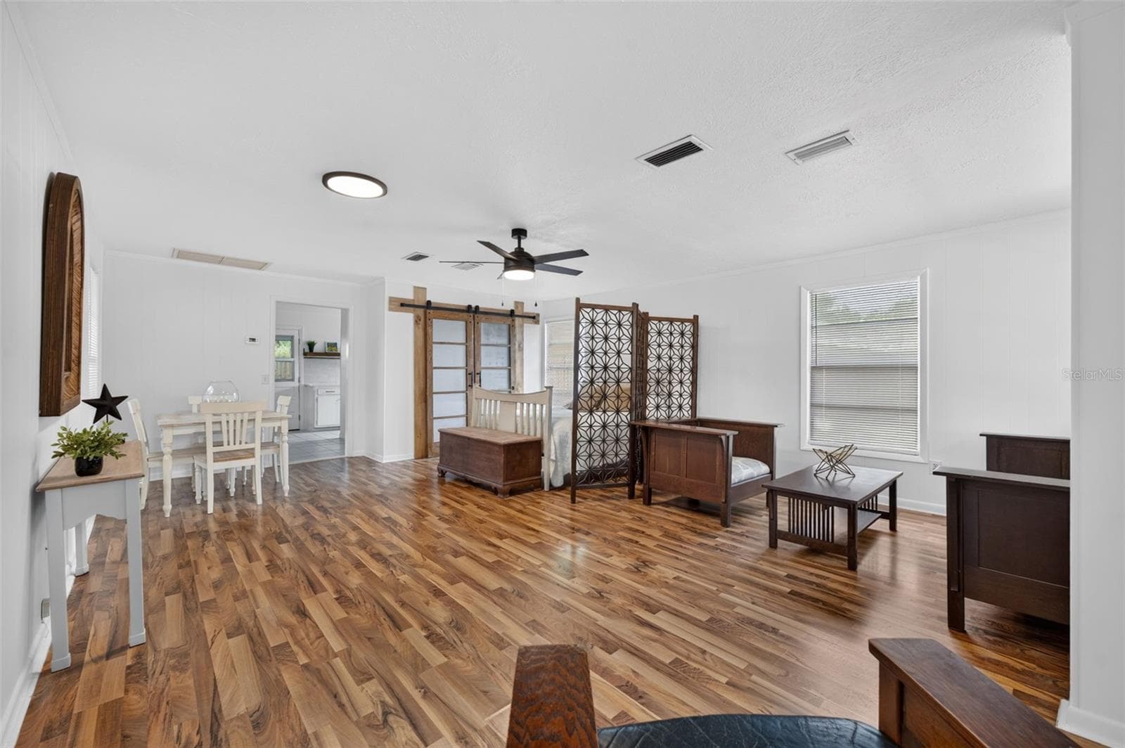 Single Family Residence at 140 N JOHNS ST, MOUNT DORA, photo 5 of 31