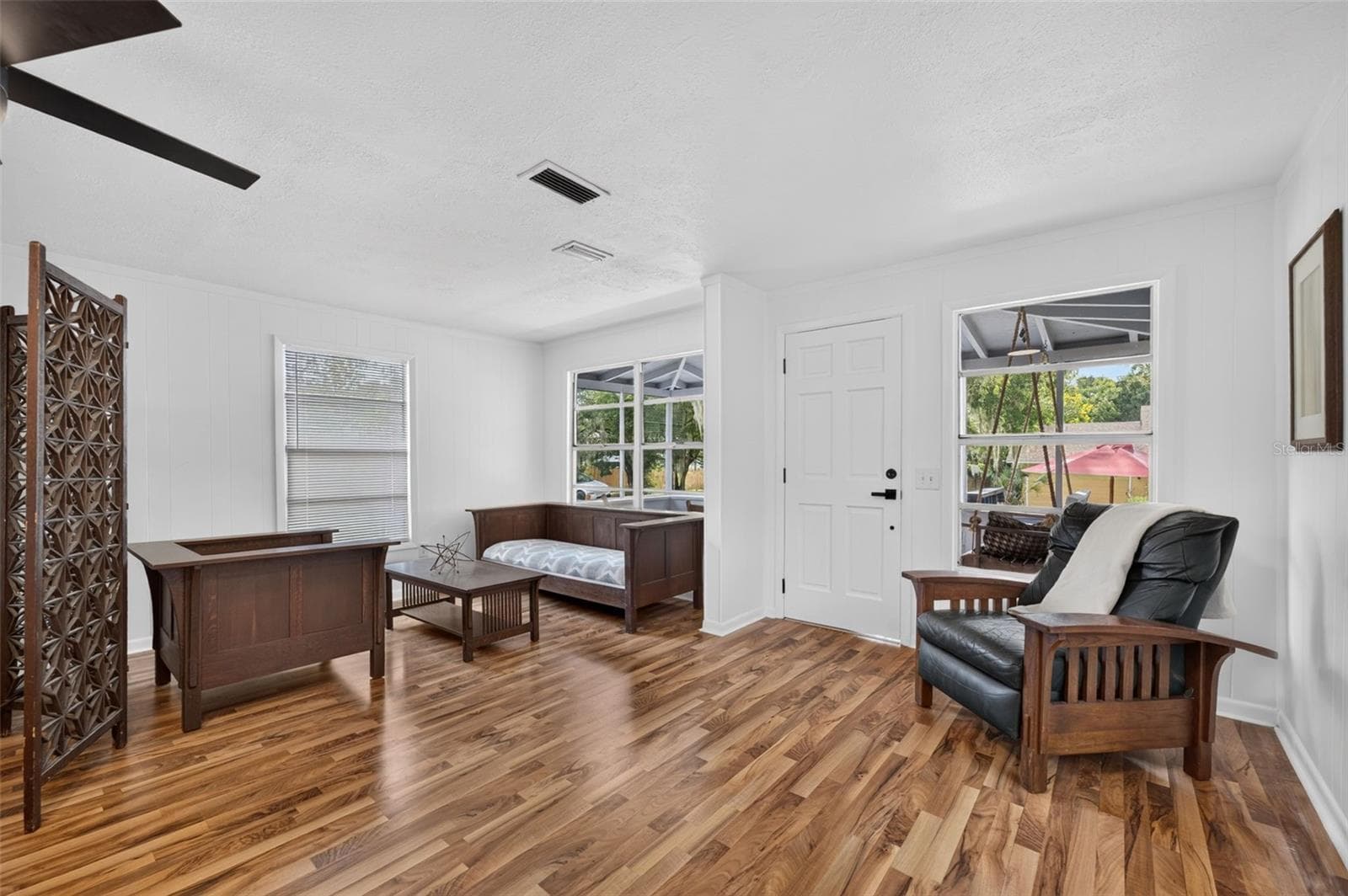 Single Family Residence at 140 N JOHNS ST, MOUNT DORA, photo 6 of 31