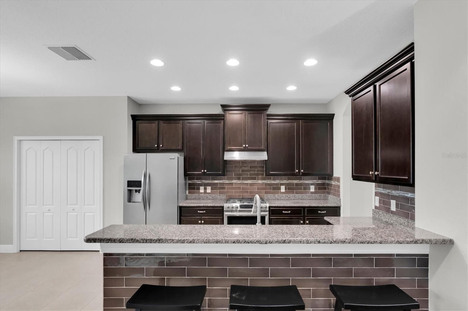 Bright Open Kitchen - 8454 MAY PORT CT, LAND O LAKES
