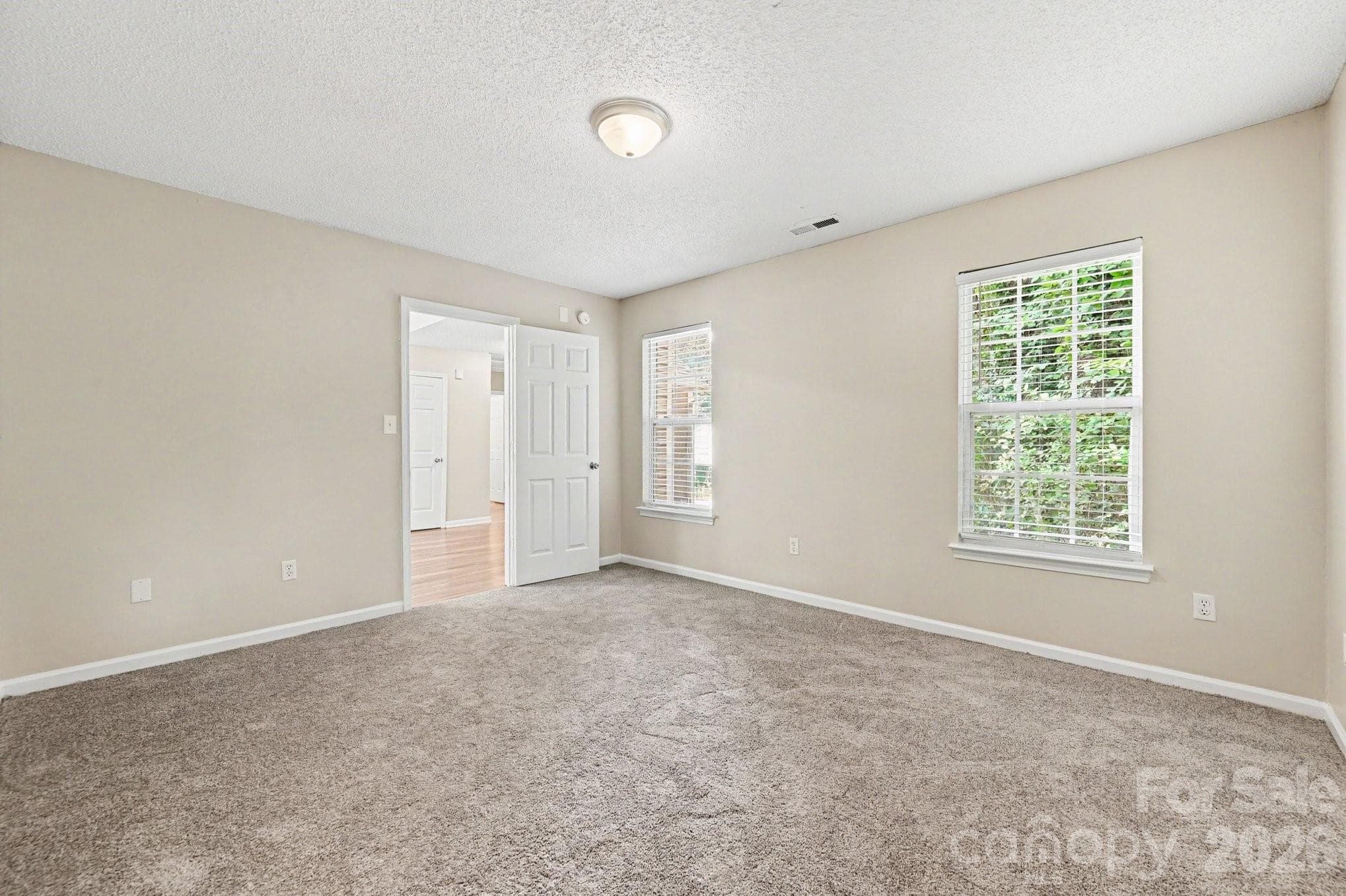 Single Family Residence at 302 Touch Me Not Lane, Charlotte, photo 12 of 20