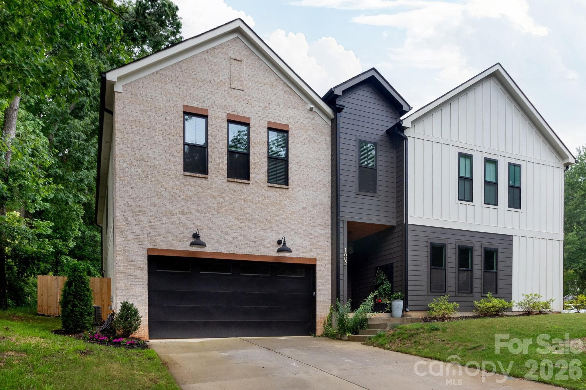 Townhouse at 1602 Herrin Avenue, Charlotte, photo 2 of 44