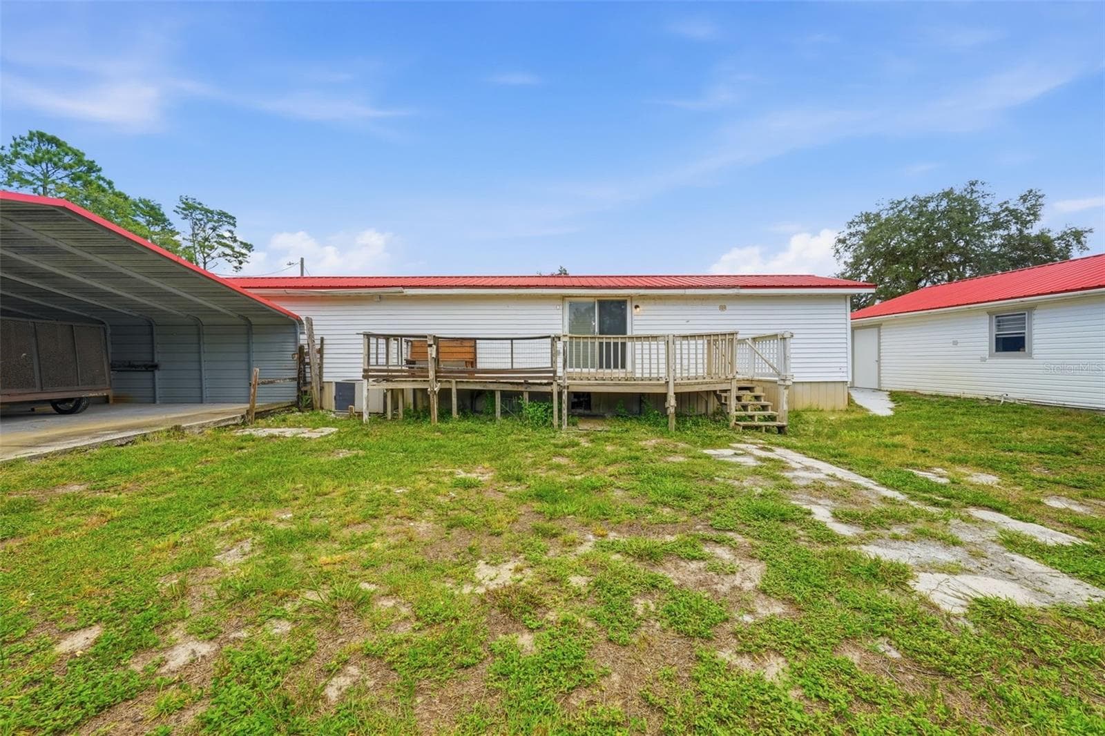 backyard - 44945 2ND ST, DELAND