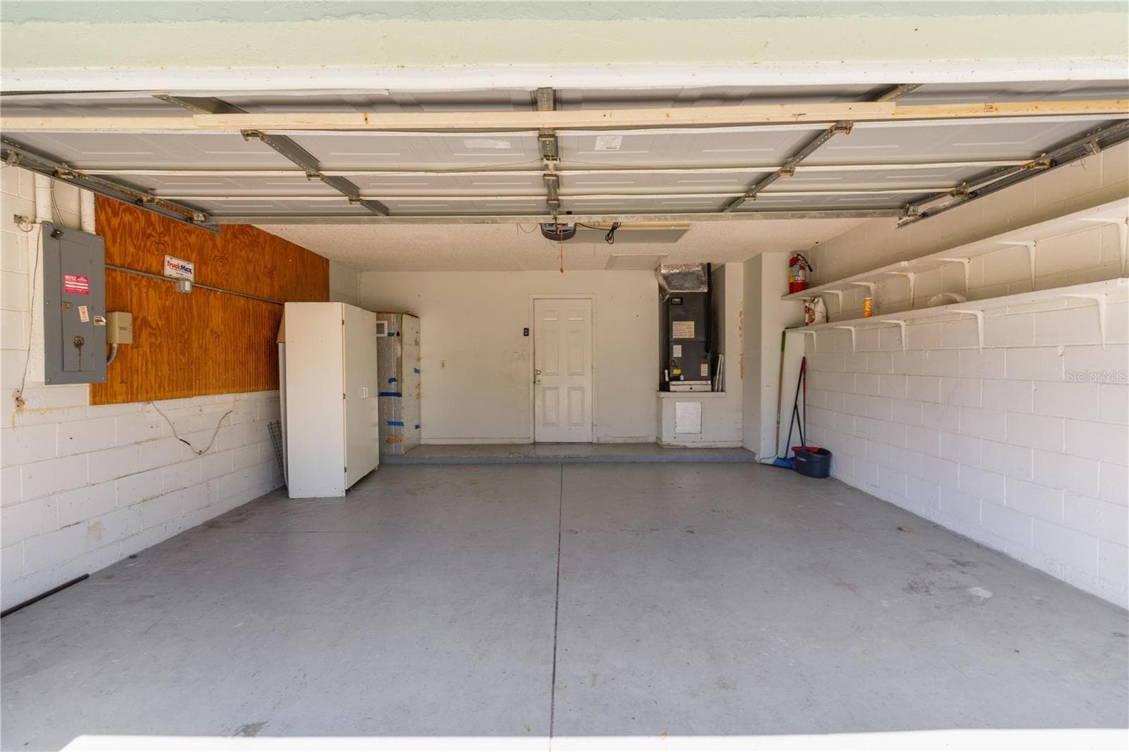 02 car garage - 40045 PALM ST, LADY LAKE