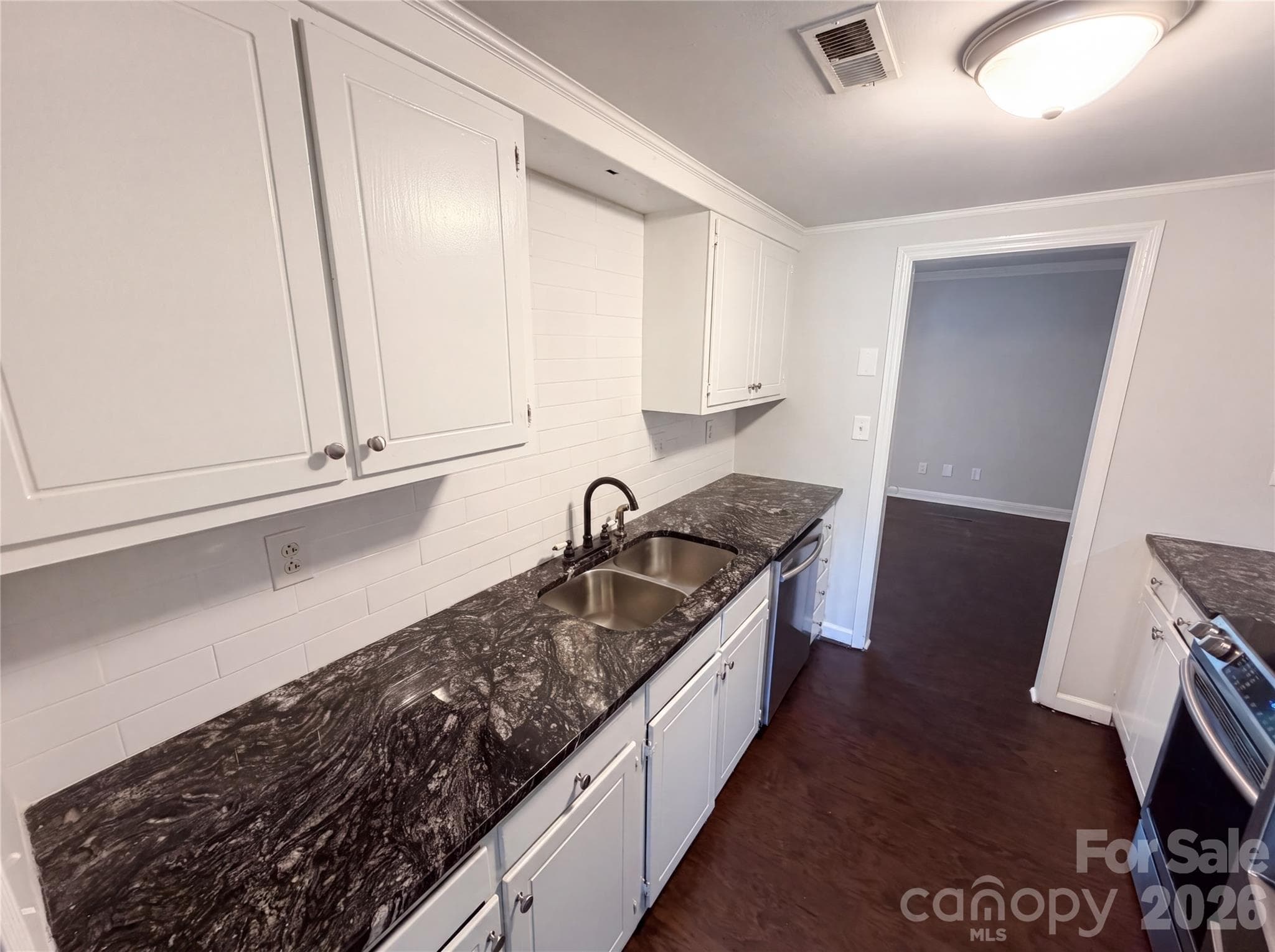 Townhouse at 8042 Regent Park Lane, Charlotte, photo 8 of 27