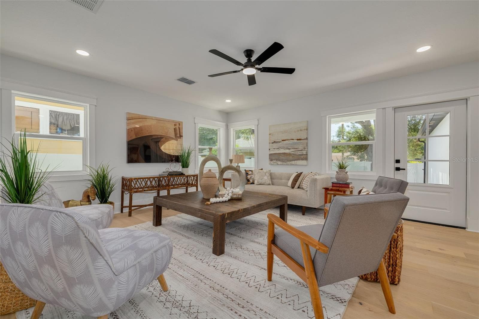 Single Family Residence at 1426 15TH ST N, ST PETERSBURG, photo 2 of 33