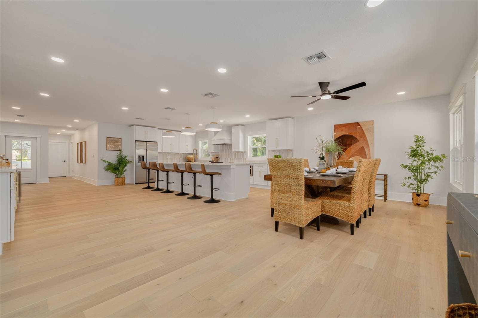 Single Family Residence at 1426 15TH ST N, ST PETERSBURG, photo 7 of 33