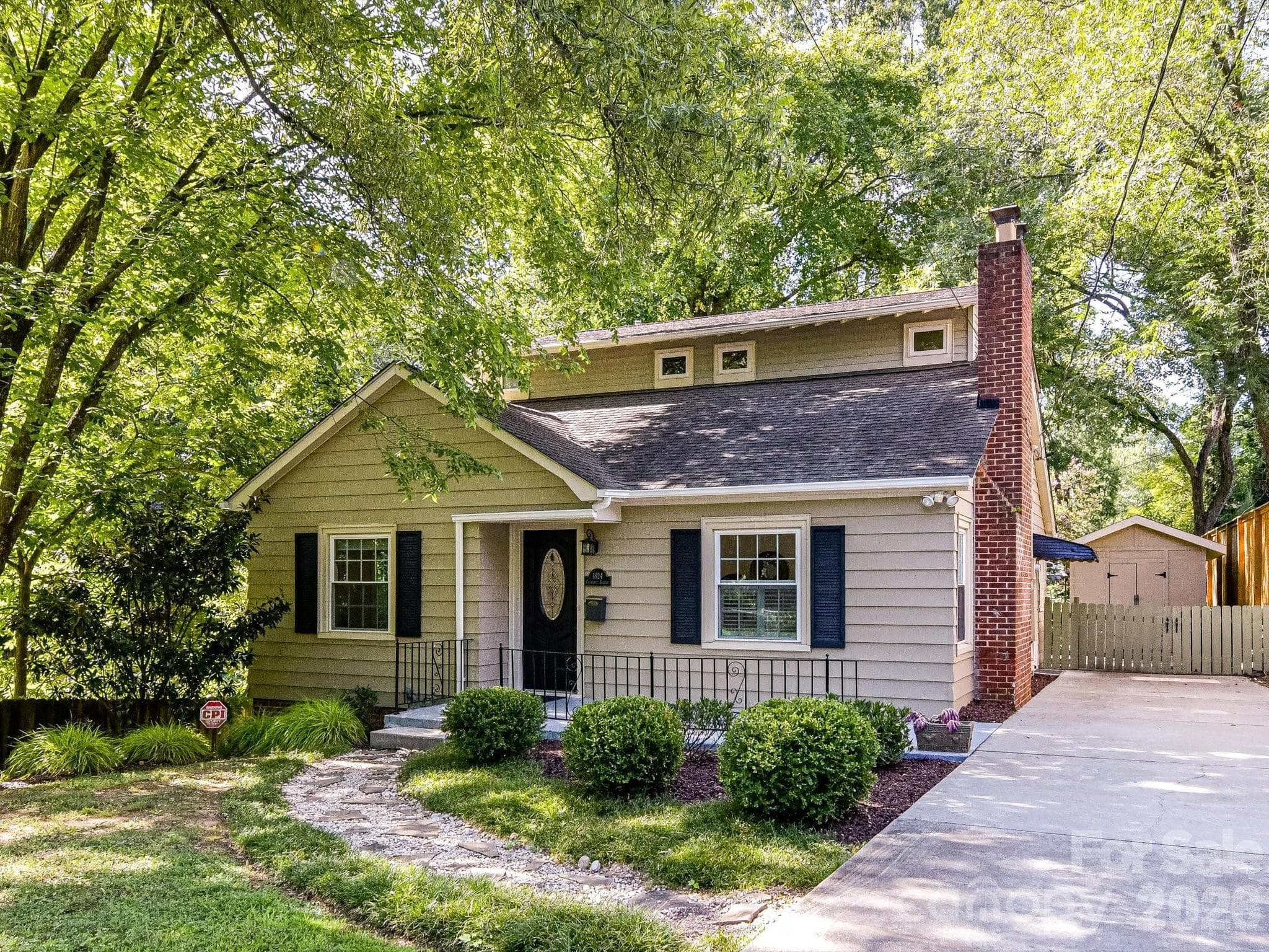Single Family Residence at 1824 Chestnut Avenue, Charlotte, photo 2 of 38