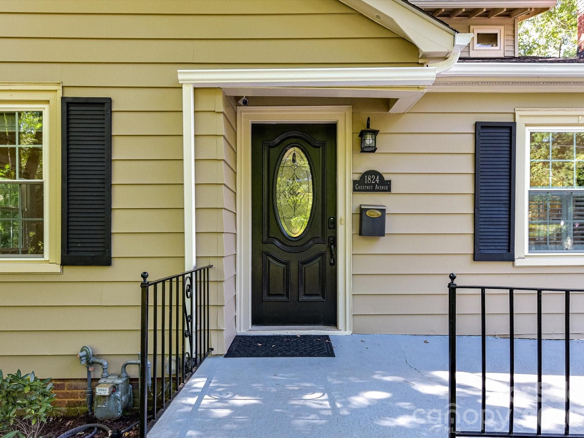 Single Family Residence at 1824 Chestnut Avenue, Charlotte, photo 3 of 38
