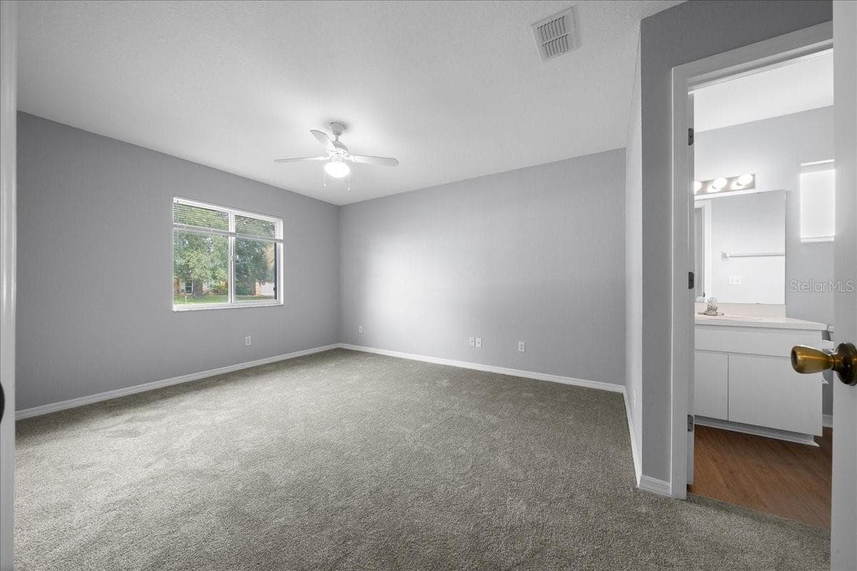 primary bedroom - 9912 SW 61ST CT, OCALA